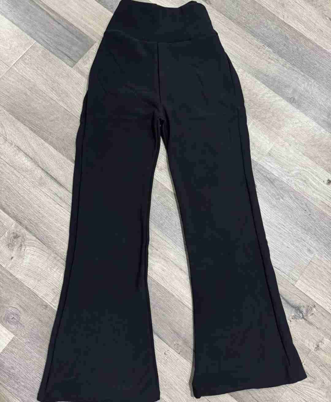 Pantalones acampanados negros - miniatura 2