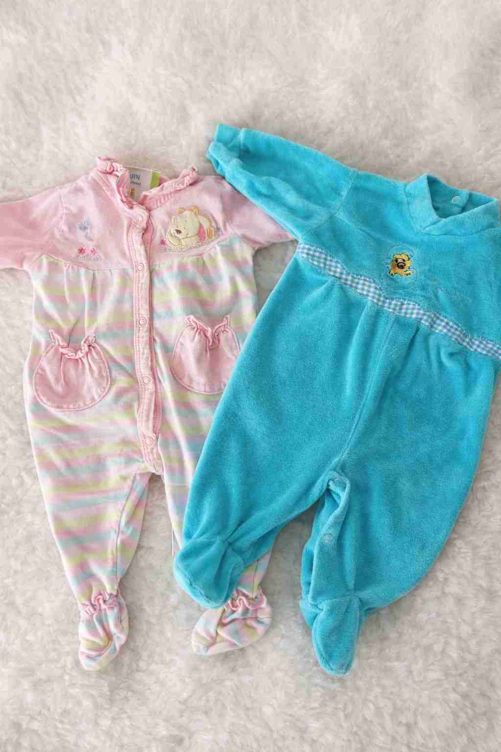 Set de pijamas de bebé (solo el celeste)