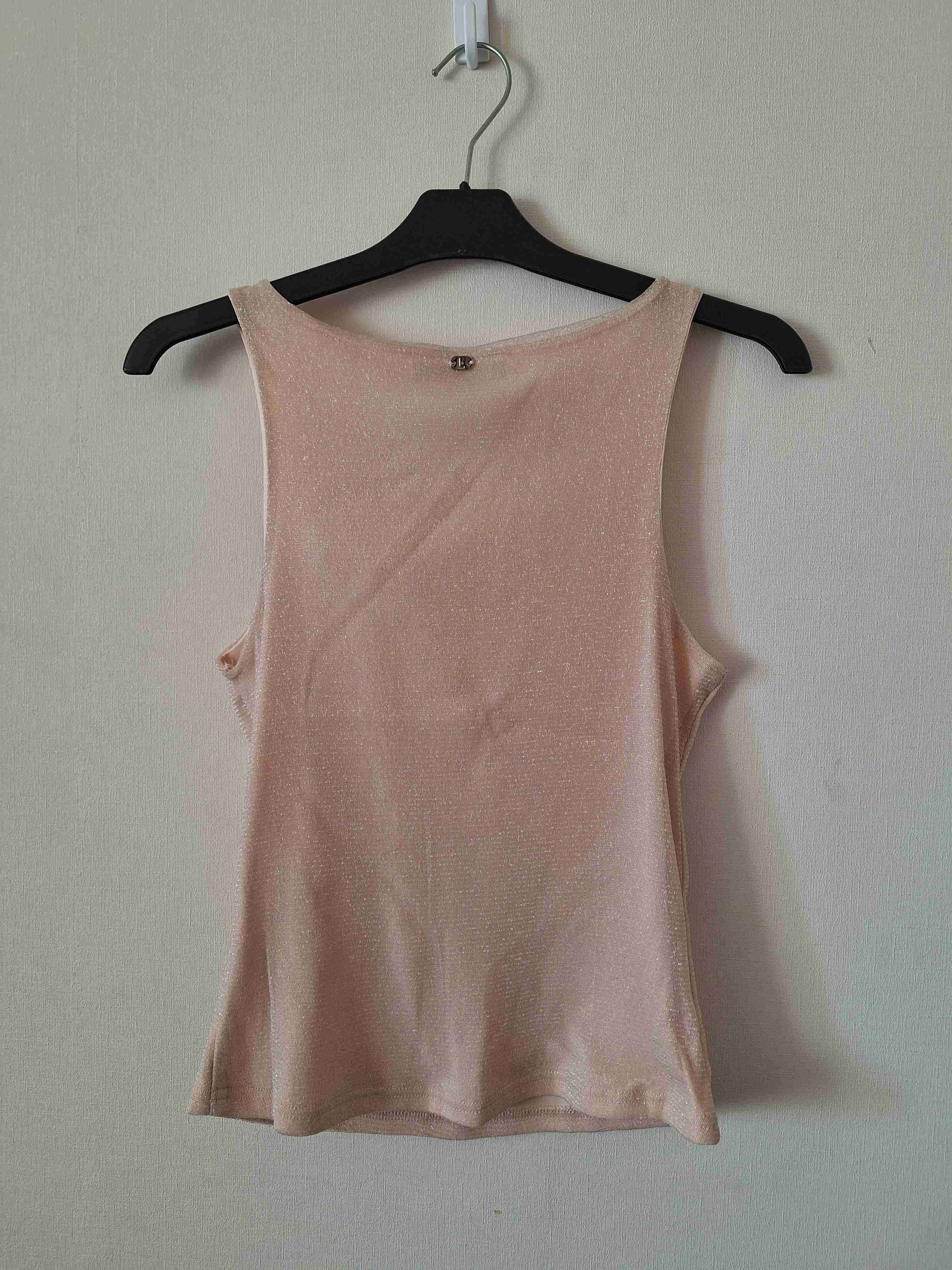 Polera sin mangas beige brillante - miniatura 3