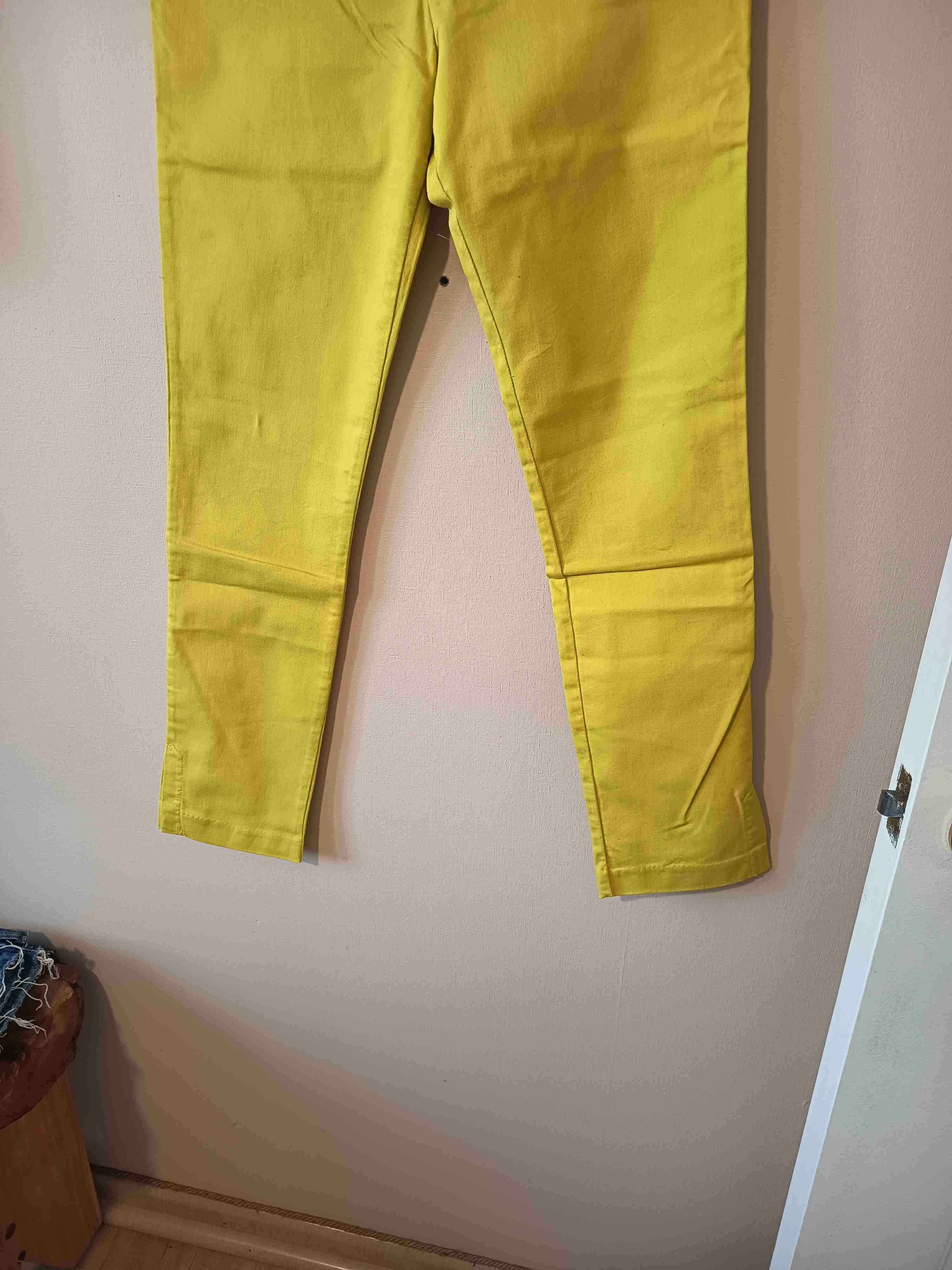 Pantalones amarillos ajustados - miniatura 4