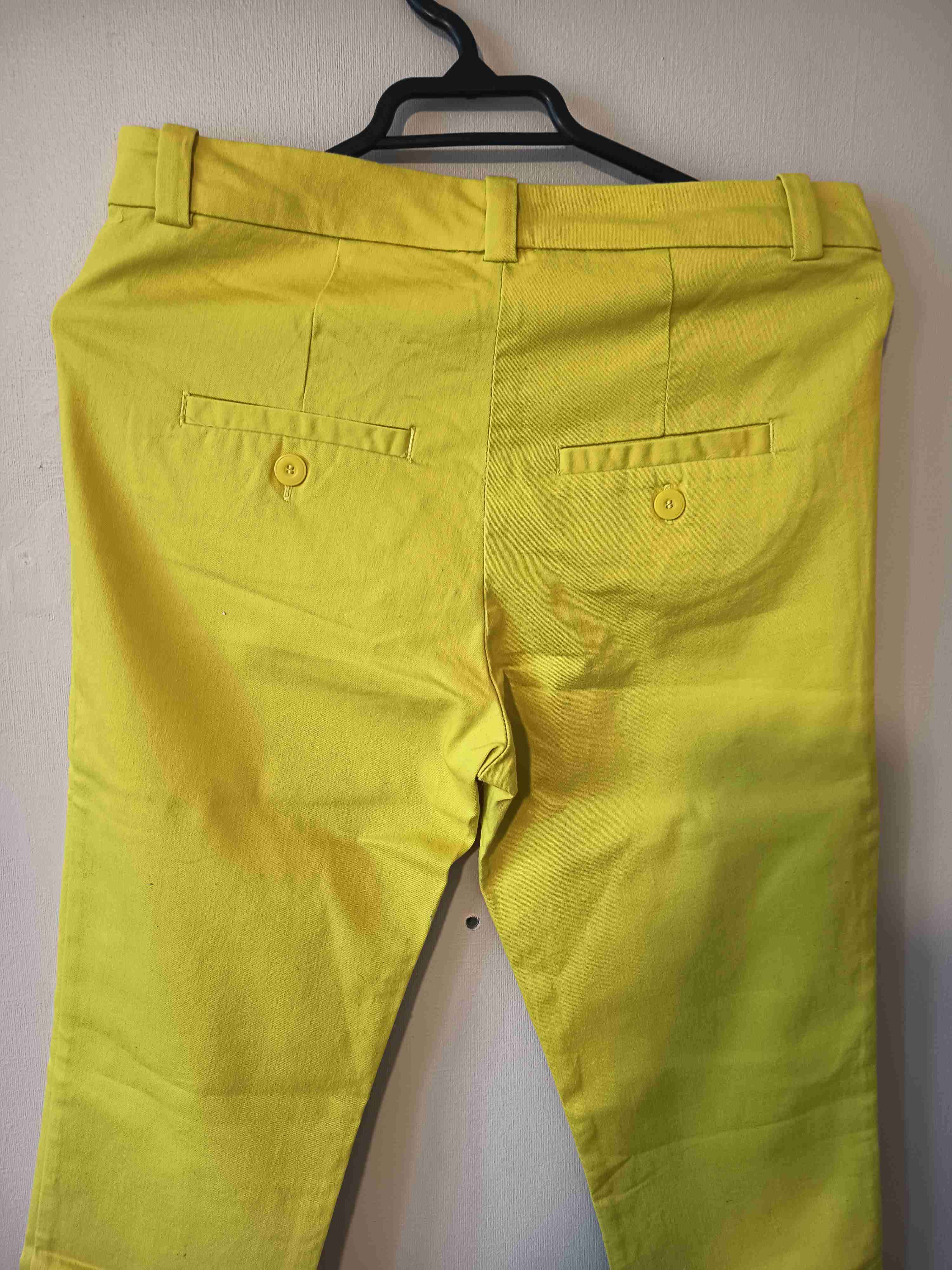 Pantalones amarillos ajustados - miniatura 5