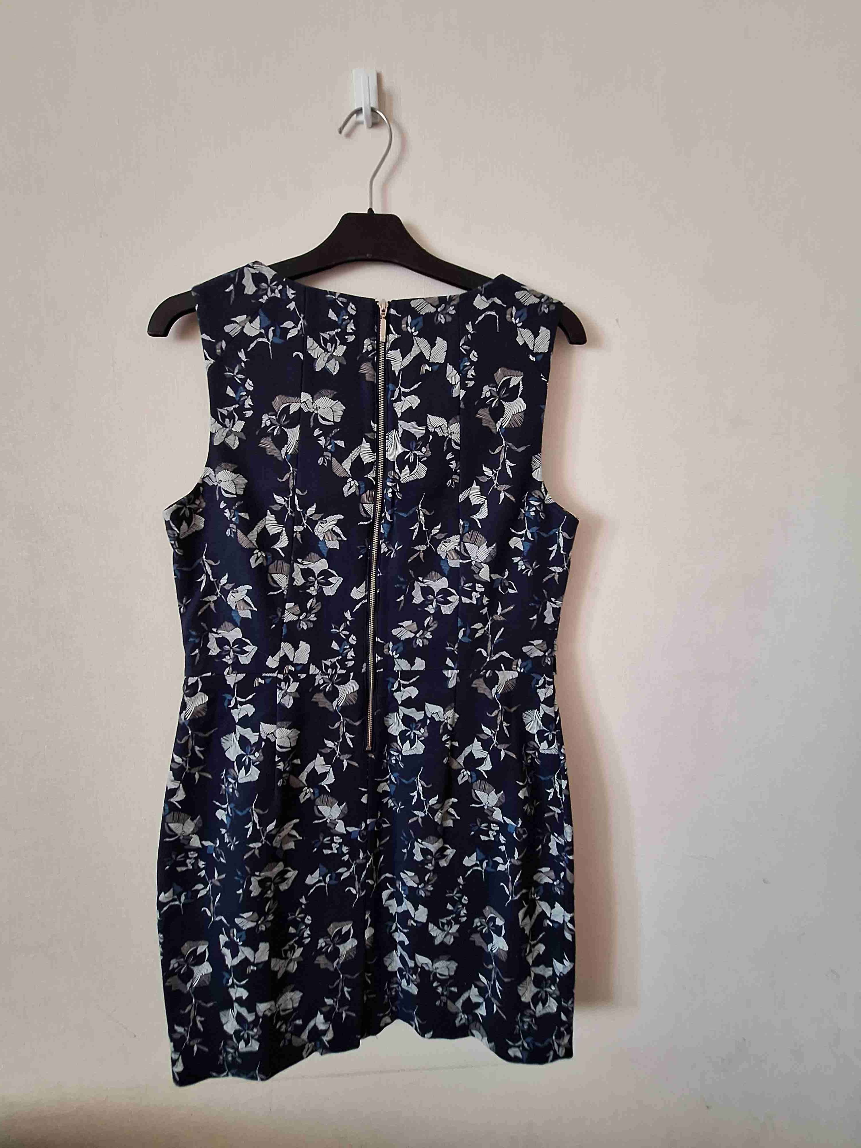 Vestido floral azul y blanco - miniatura 2