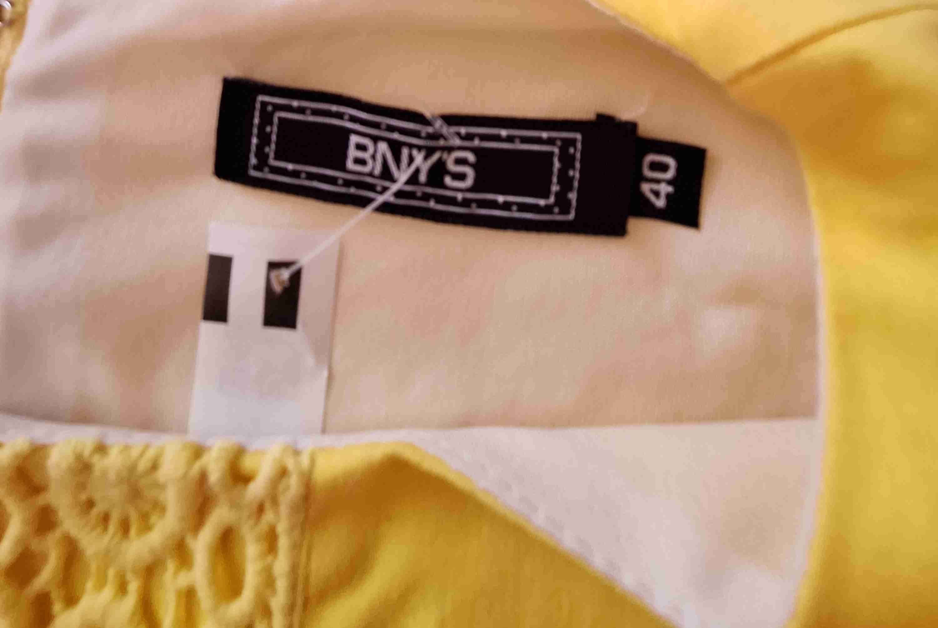 Vestido amarillo con encaje - miniatura 3