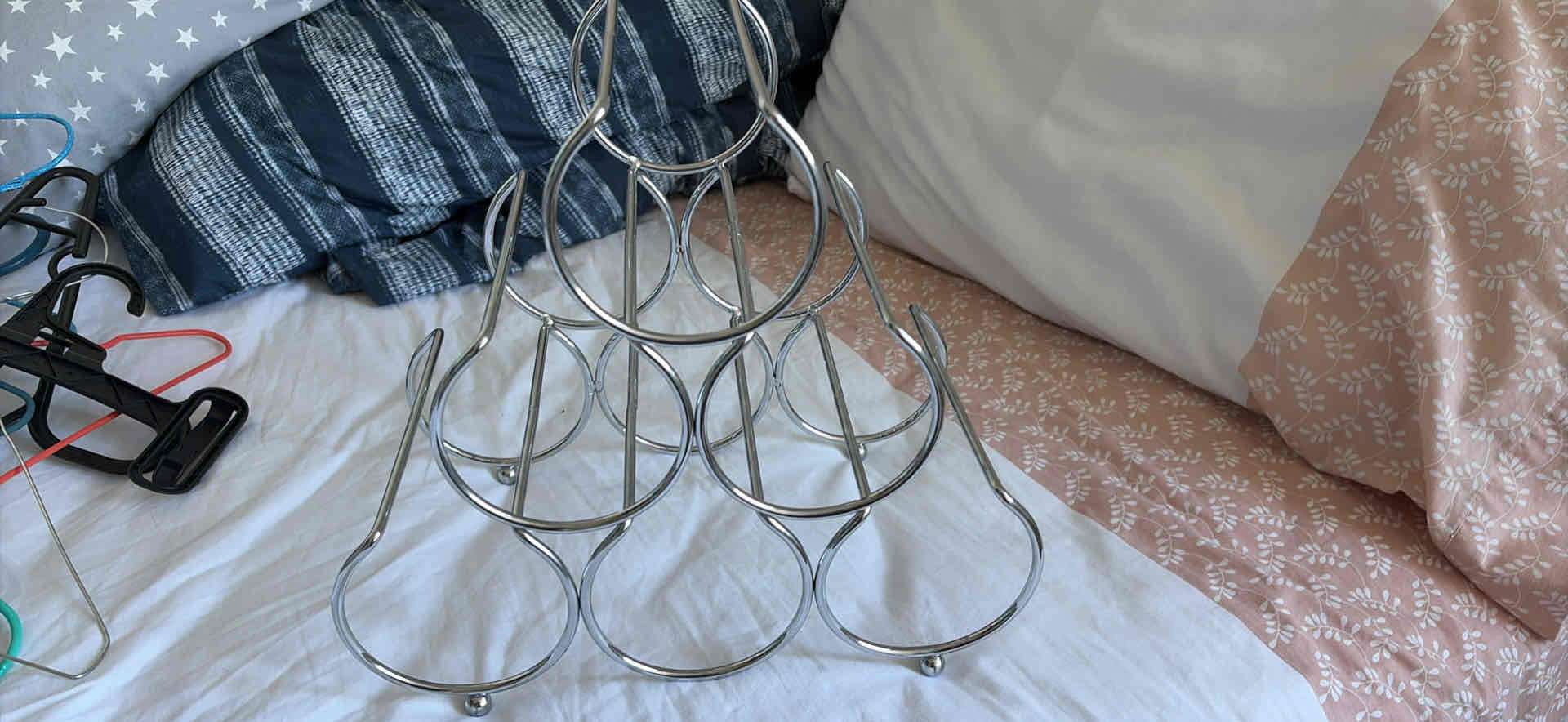 Botellero metálico plateado