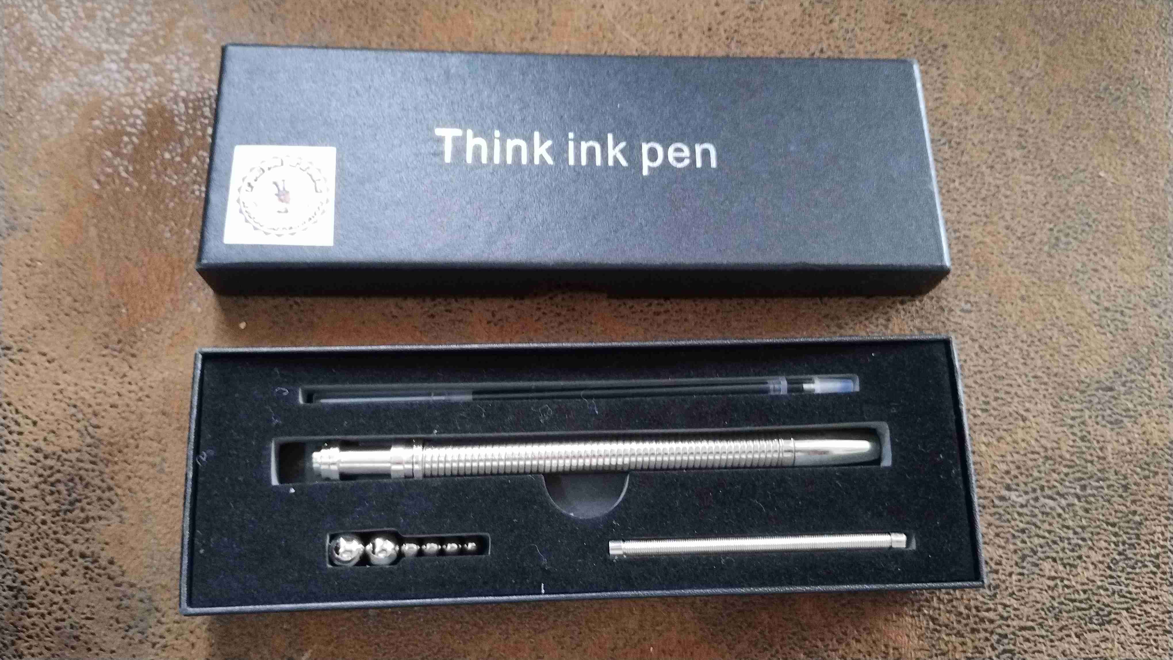 Think Ink Pen en caja