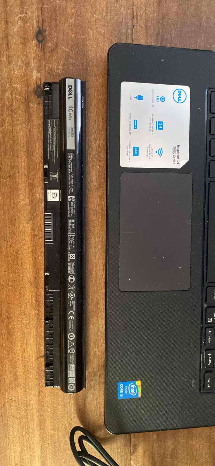 Laptop Dell con cargador (Bateria en mal estado) - miniatura 2