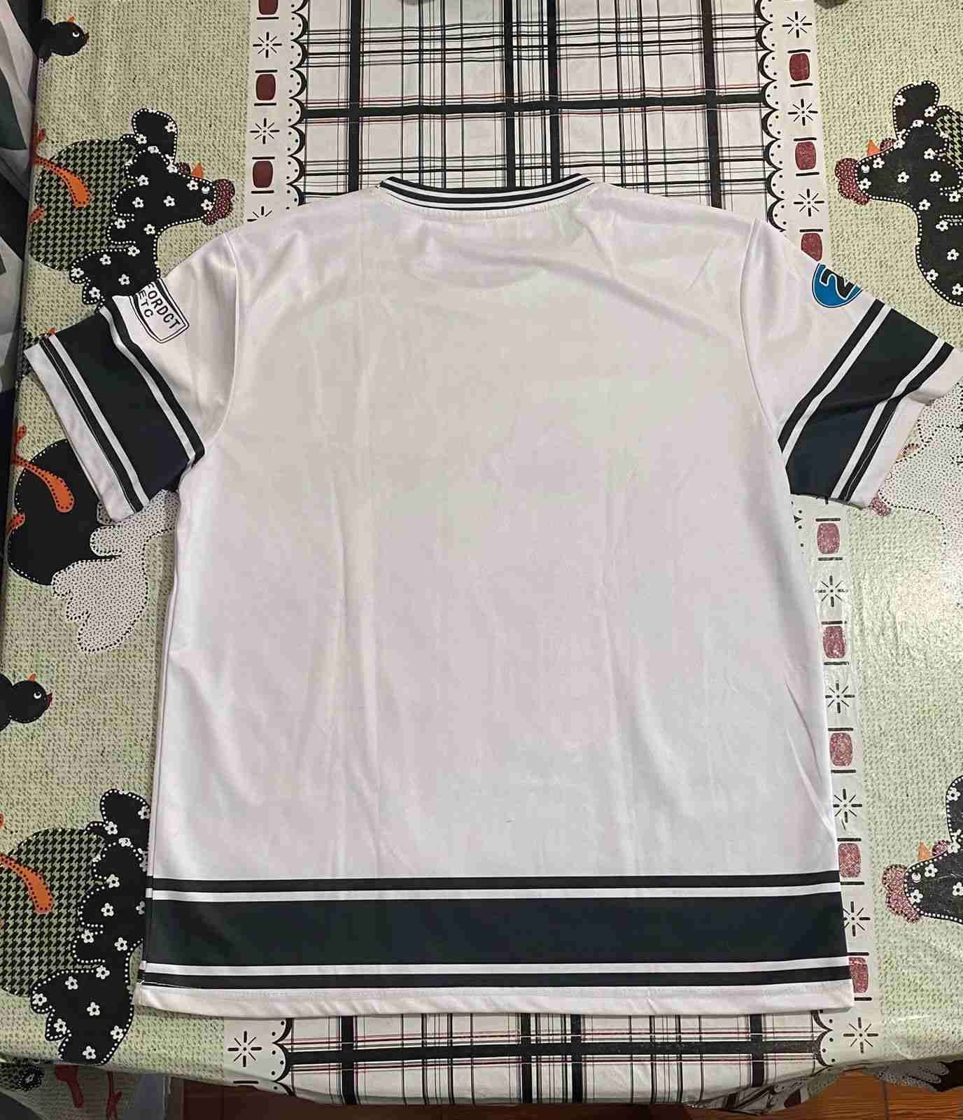 Polera blanca con diseño 66 - miniatura 2