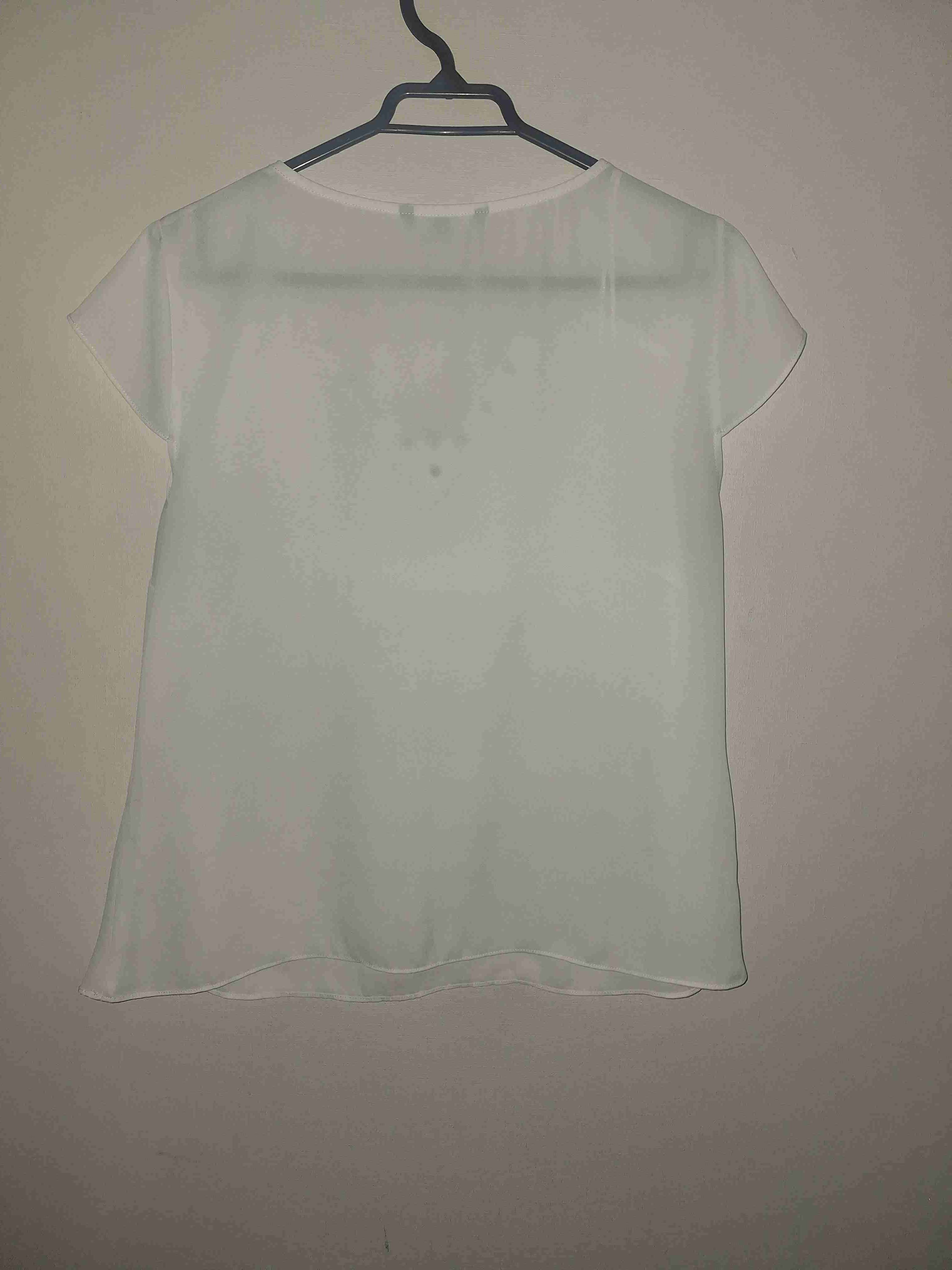 Blusa blanca con tachas - miniatura 2
