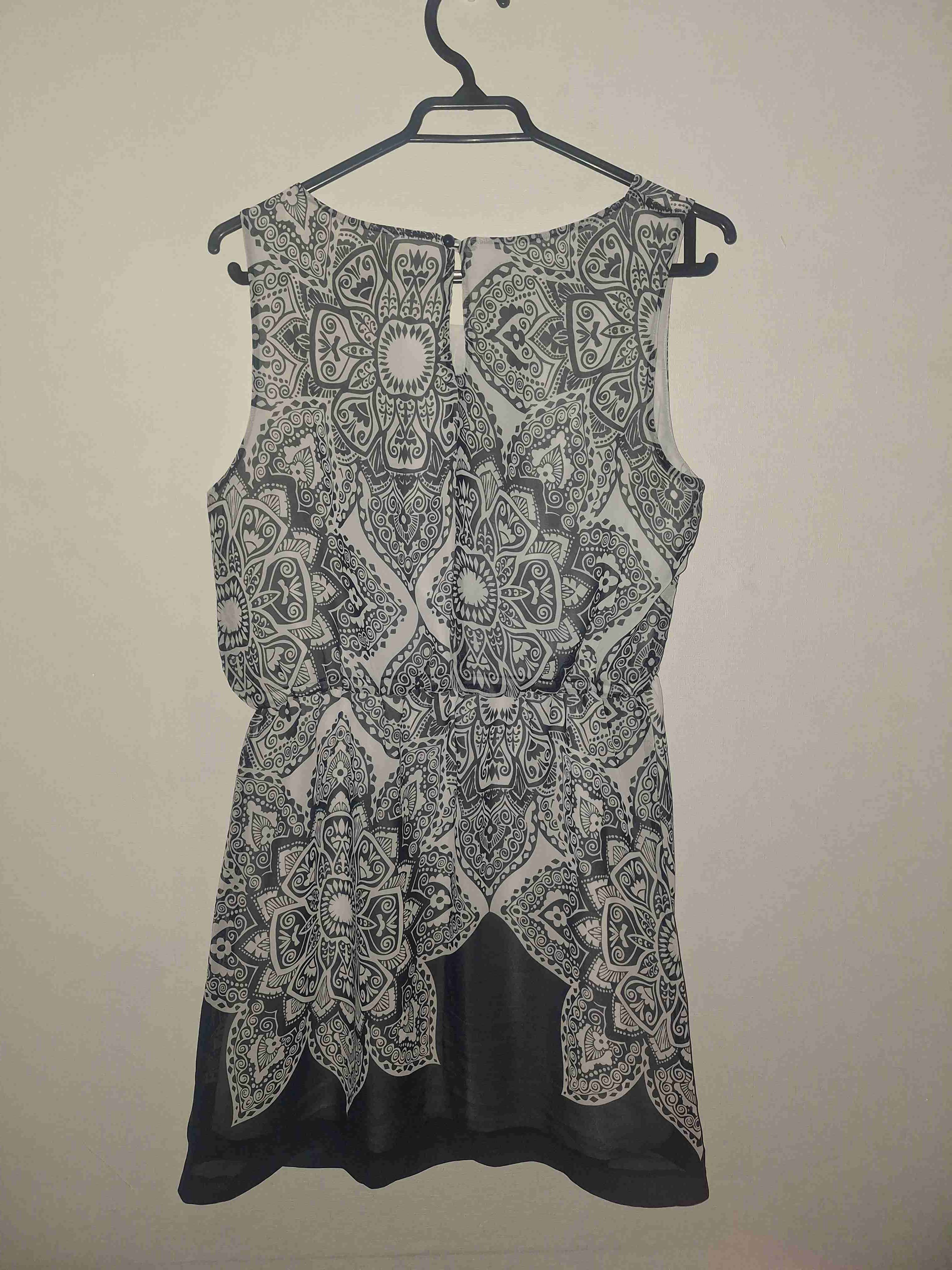 Vestido estampado blanco y azul sin mangas - miniatura 2