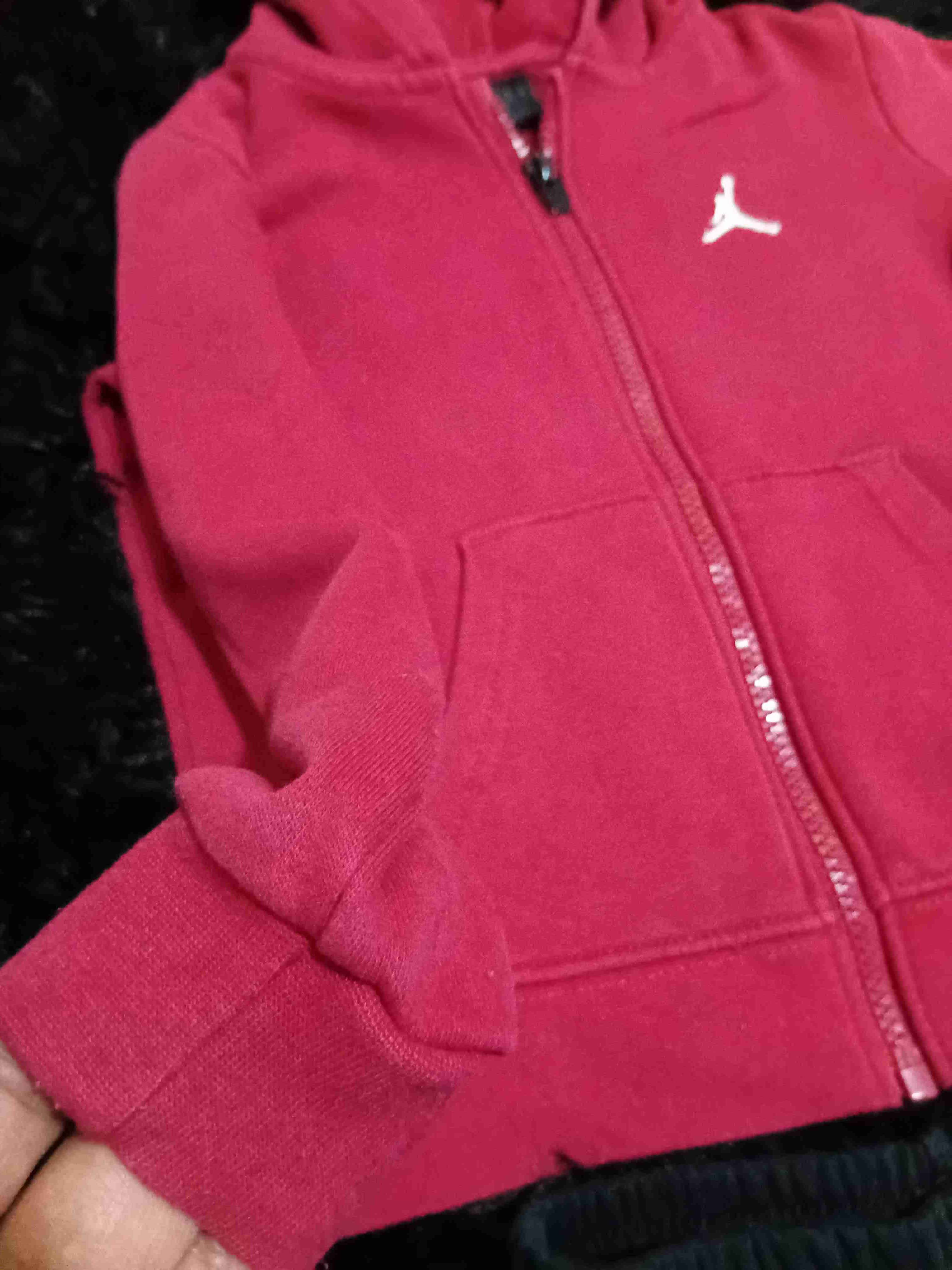 Conjunto deportivo infantil rojo y negro - miniatura 2