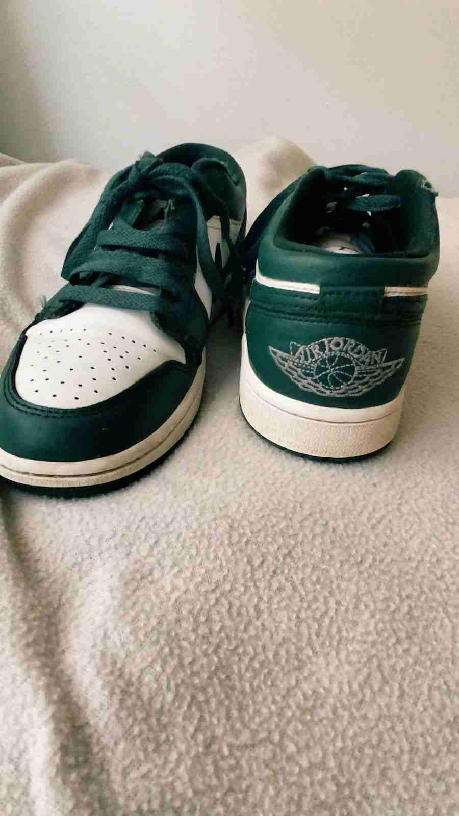 Zapatillas deportivas verde y blanco (originales)