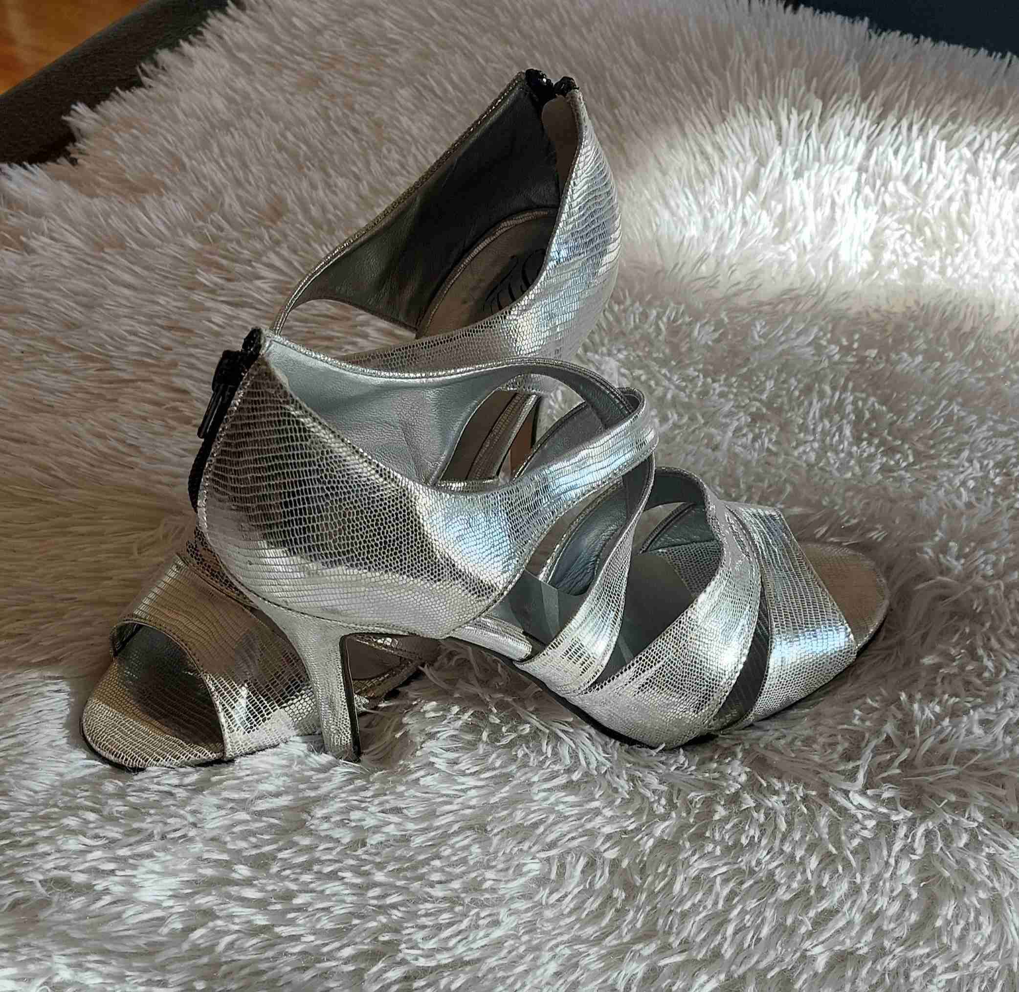 Sandalias plateadas de tacón alto - miniatura 1