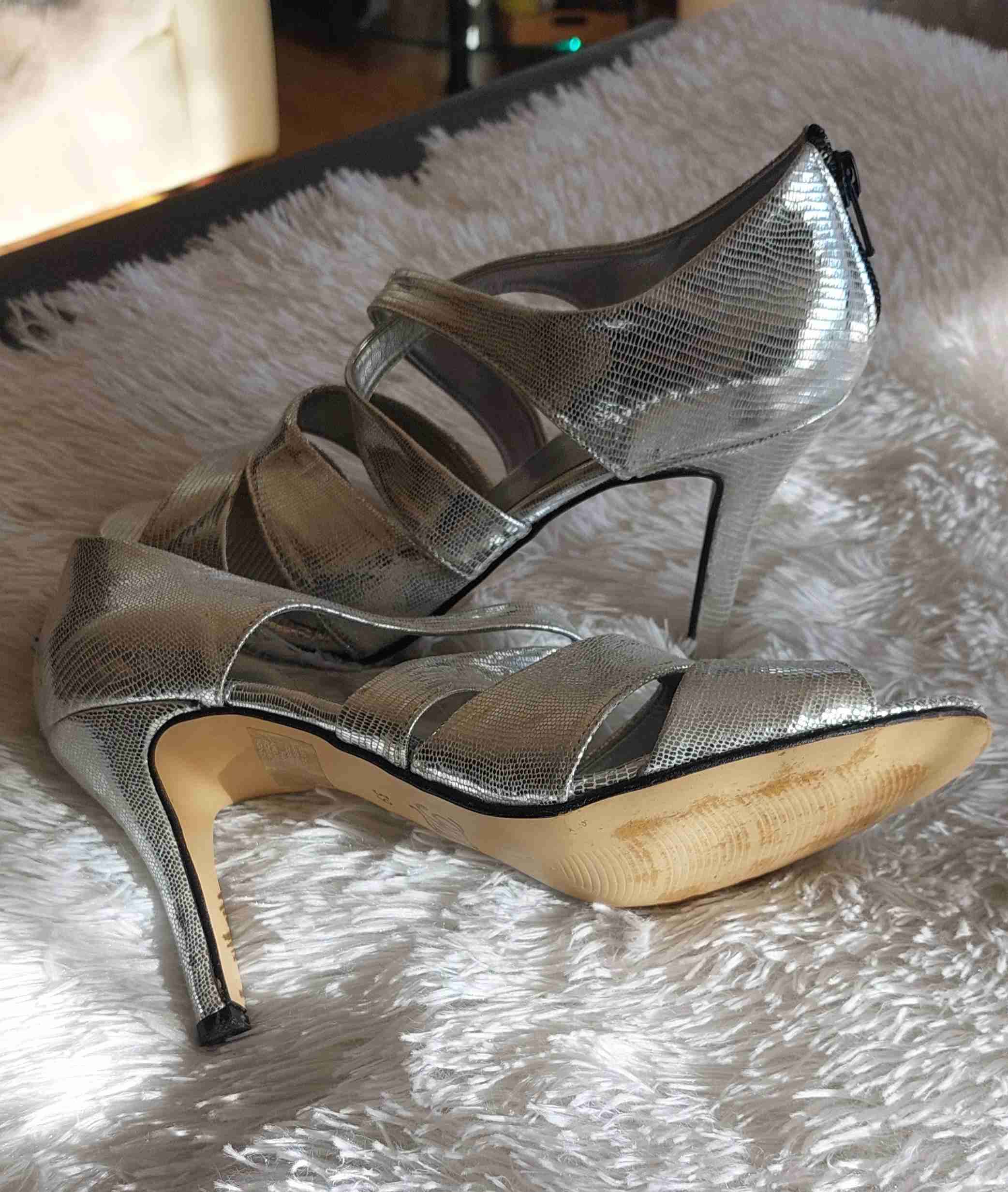 Sandalias plateadas de tacón alto - miniatura 2