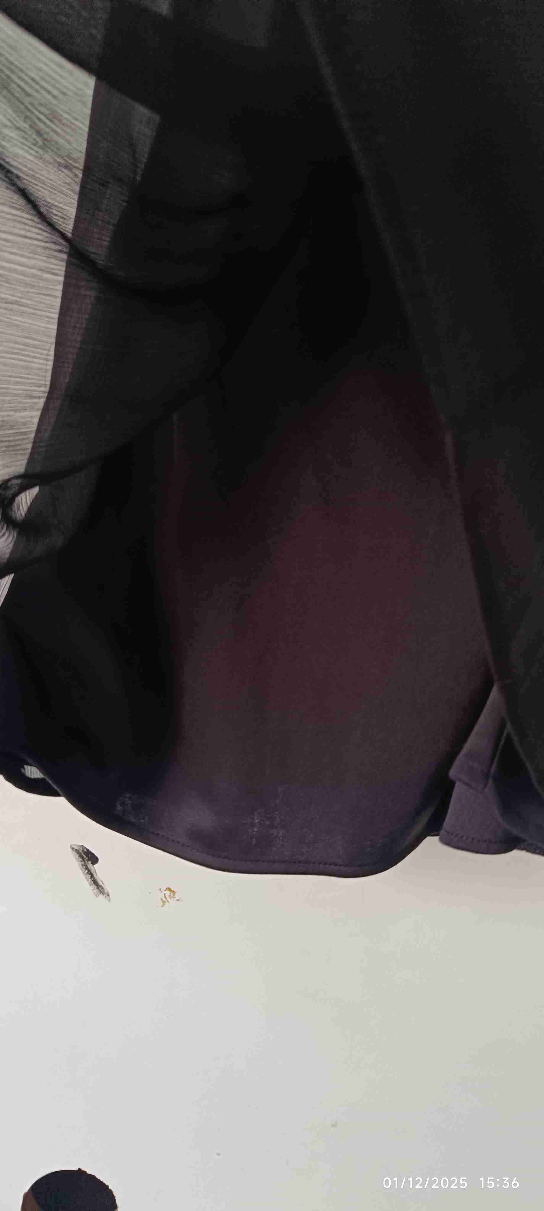 Vestido negro elegante hermoso tiene falso - miniatura 3