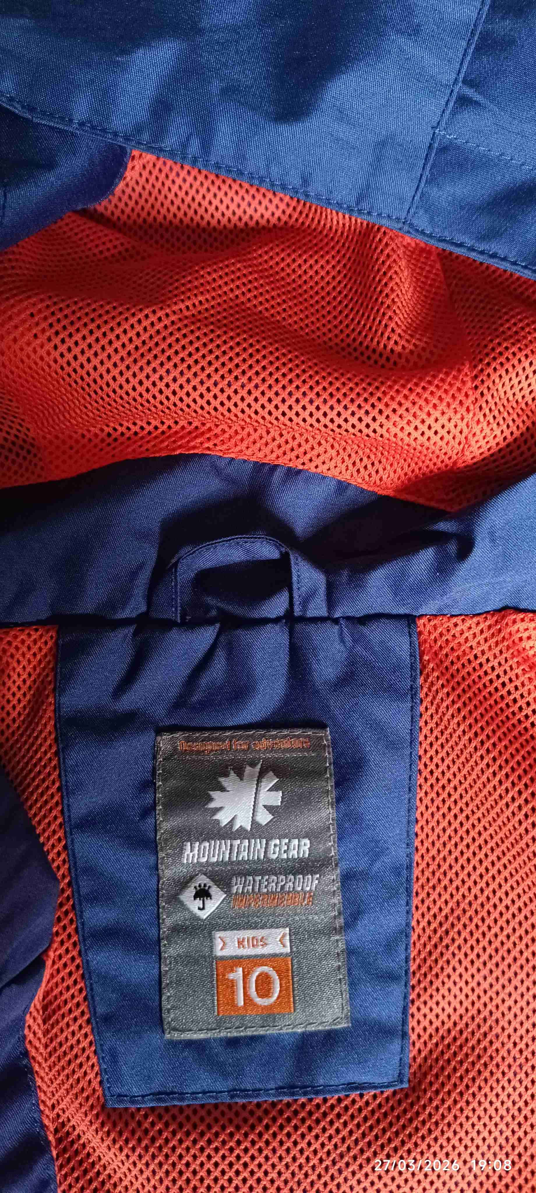 Chaqueta azul con capucha - miniatura 3