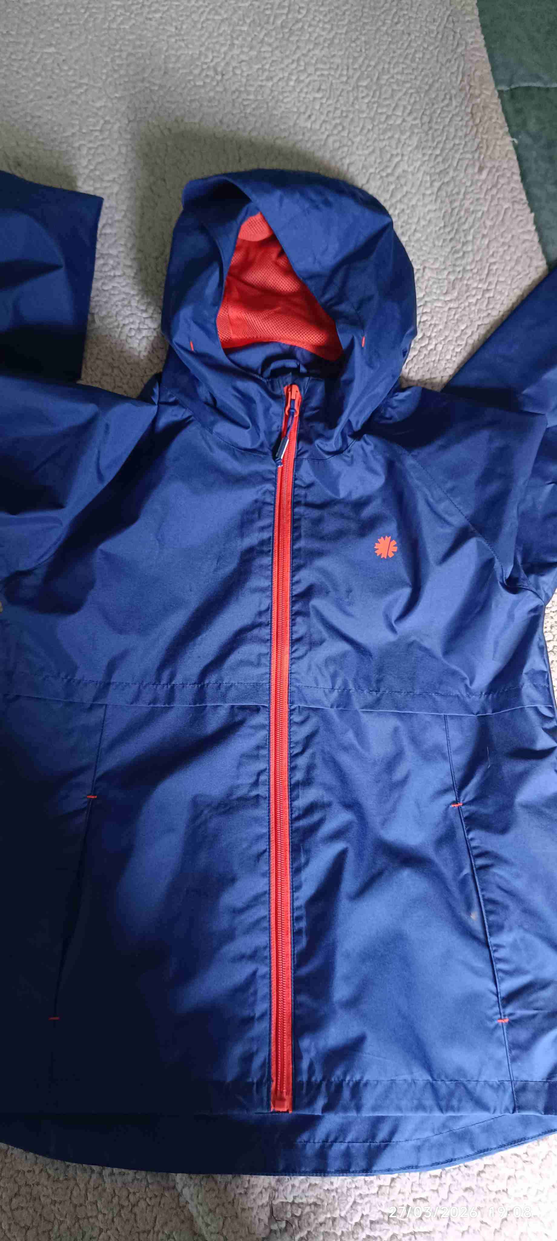 Chaqueta azul con capucha - miniatura 5