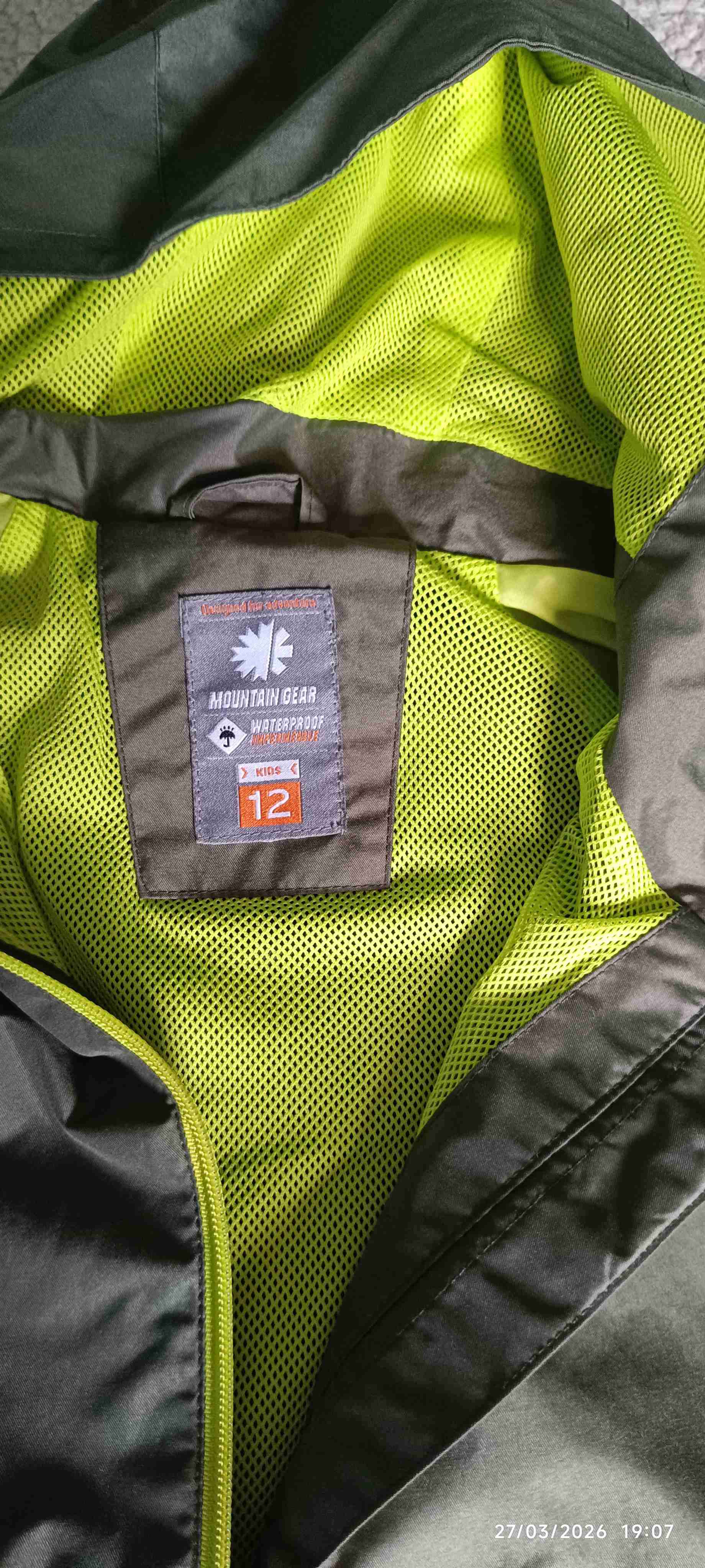 Cortaviento gris con capucha - miniatura 4