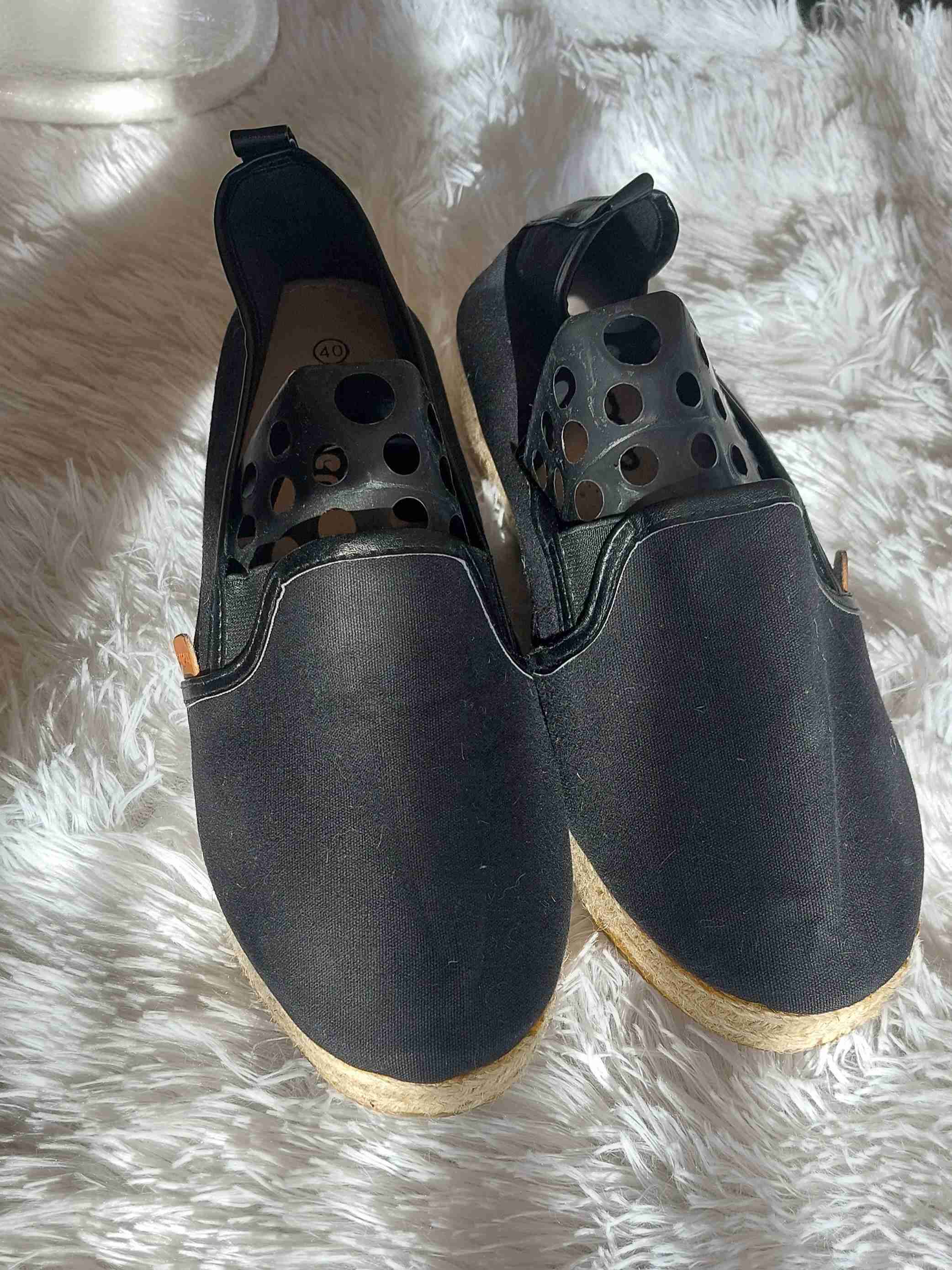 Alpargatas negras con diseño - miniatura 1