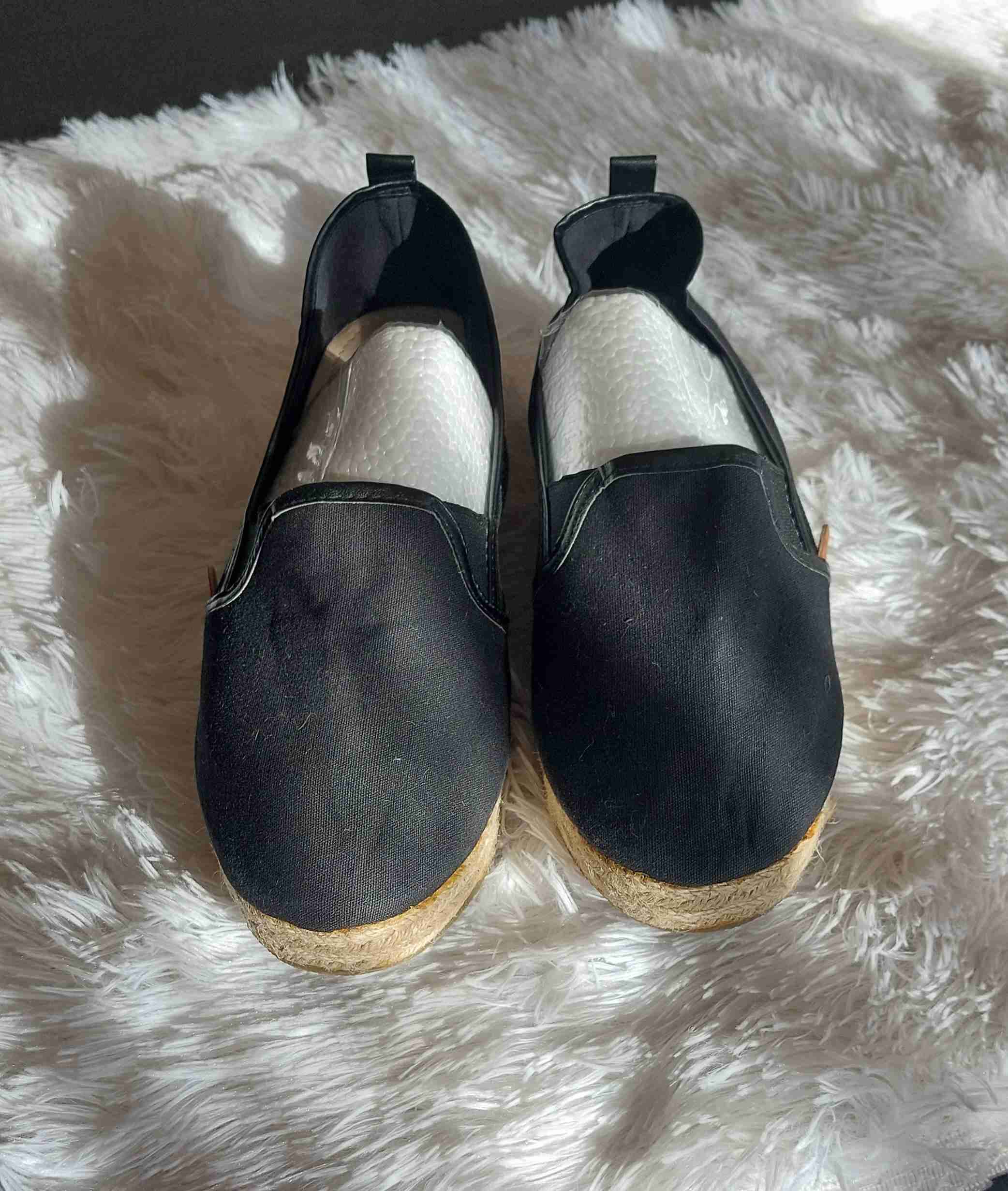 Alpargatas negras con diseño - miniatura 3