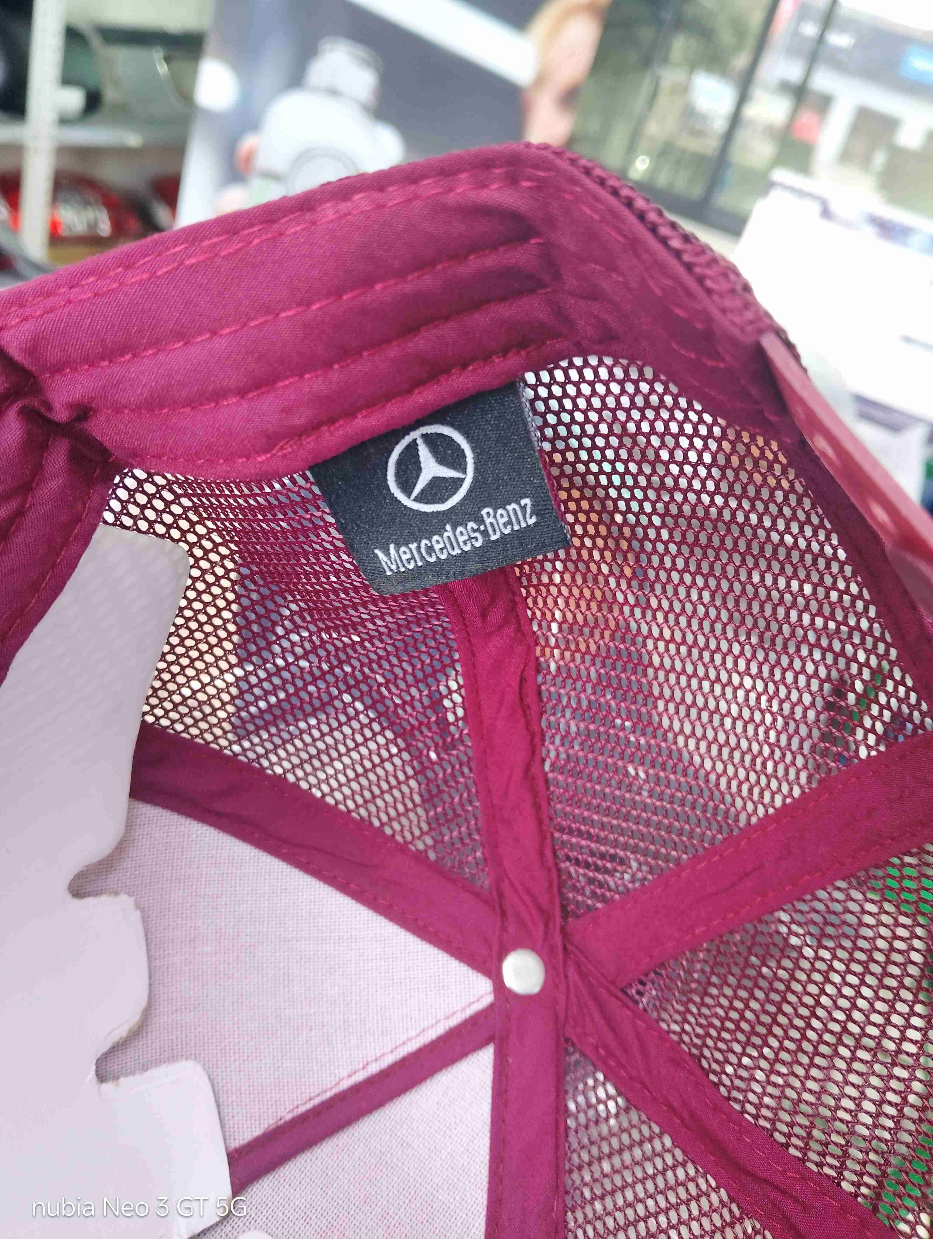 Gorra roja con logo - miniatura 2