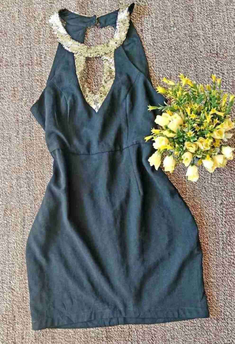 Vestido negro con lentejuelas - miniatura 2