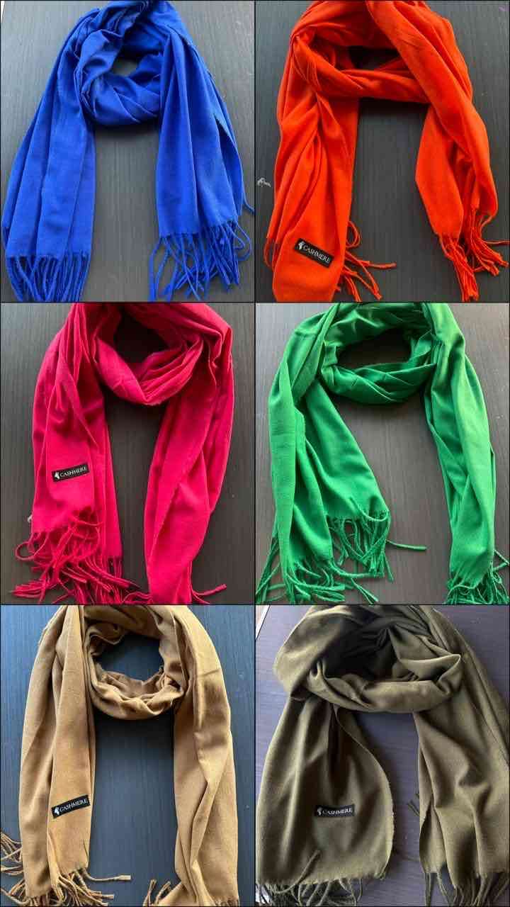 Bufandas de colores variados - miniatura 1