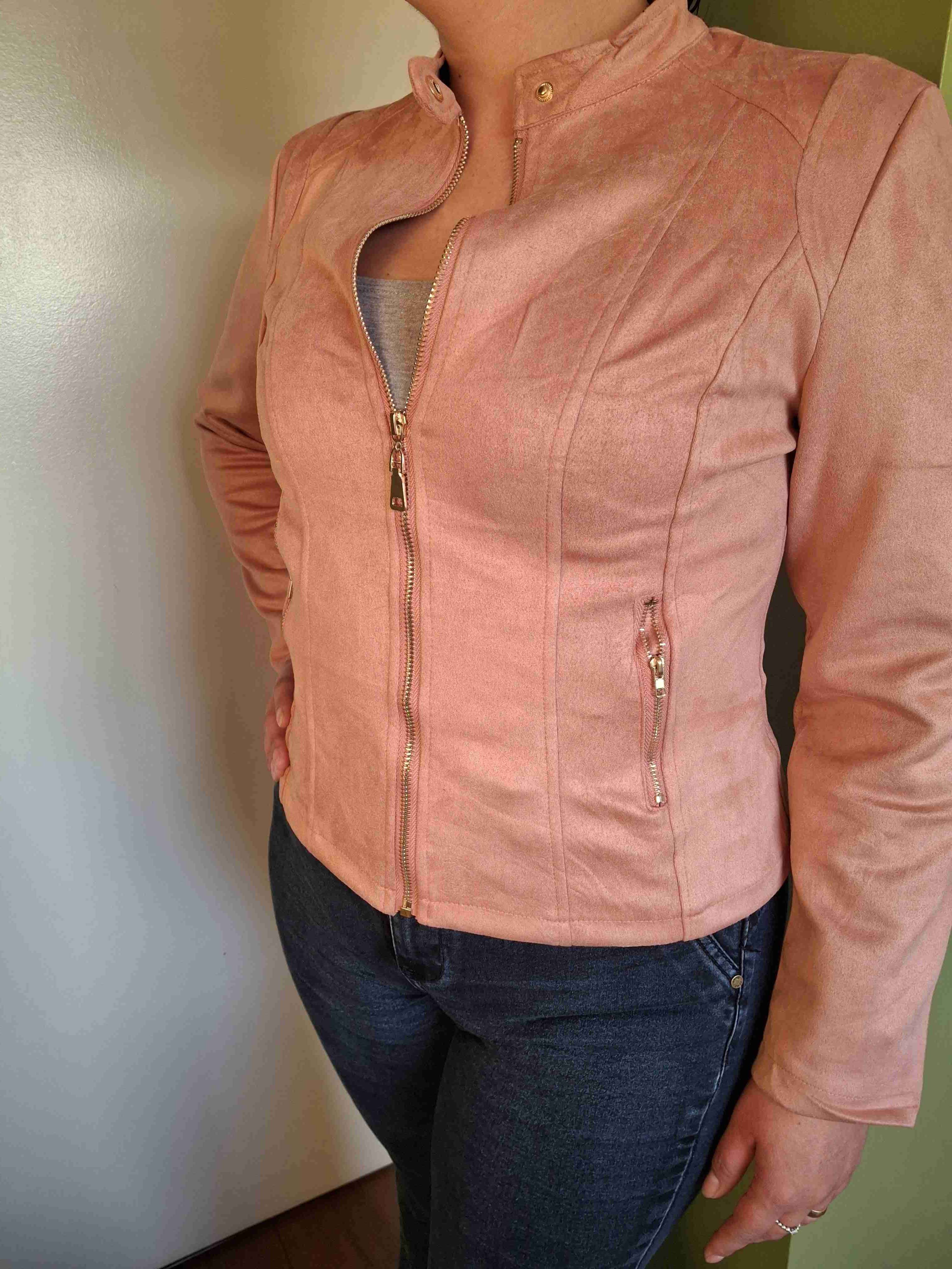 Chaqueta rosada de mujer