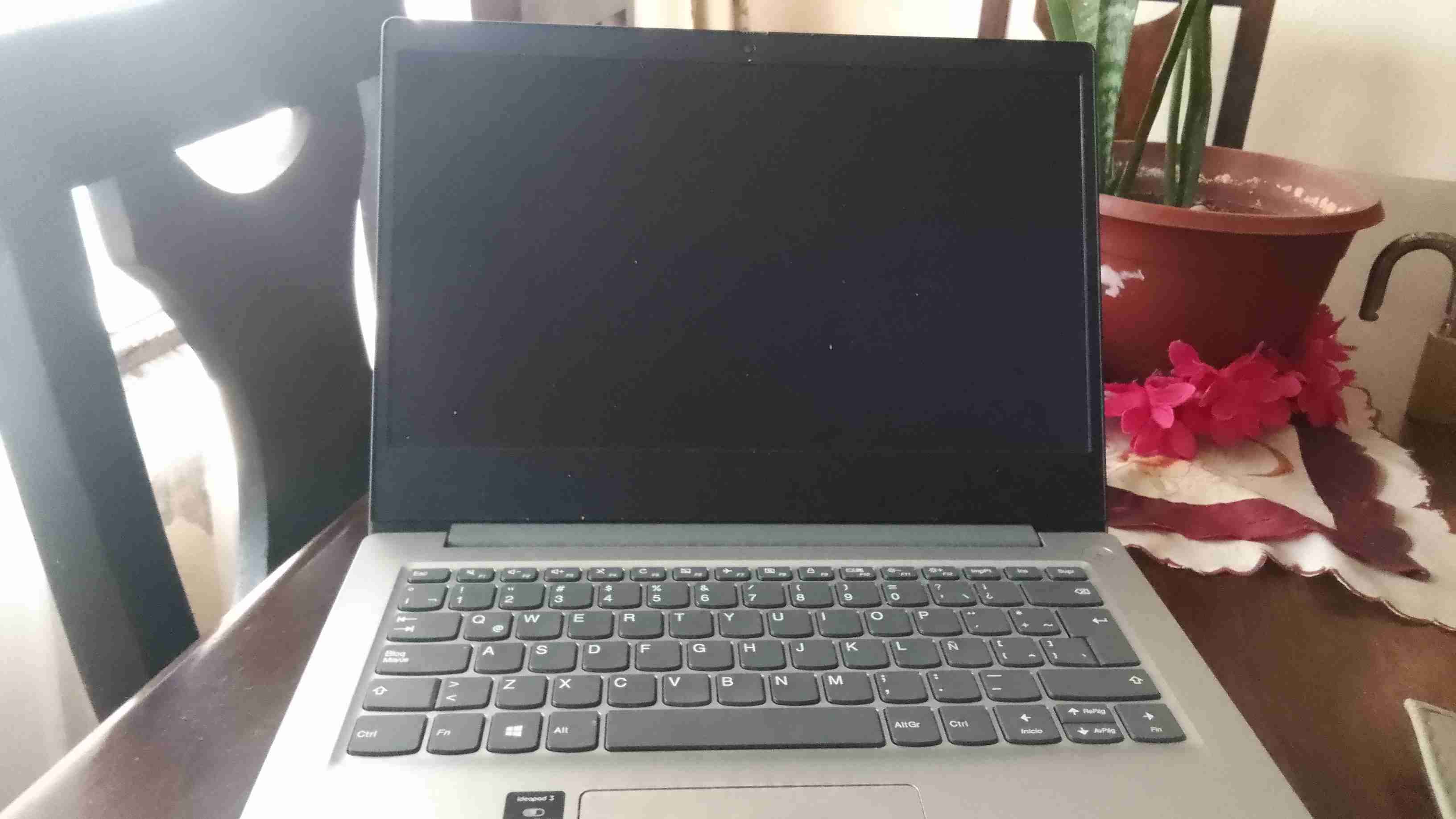 Laptop Lenovo IdeaPad 3 gris - miniatura 3