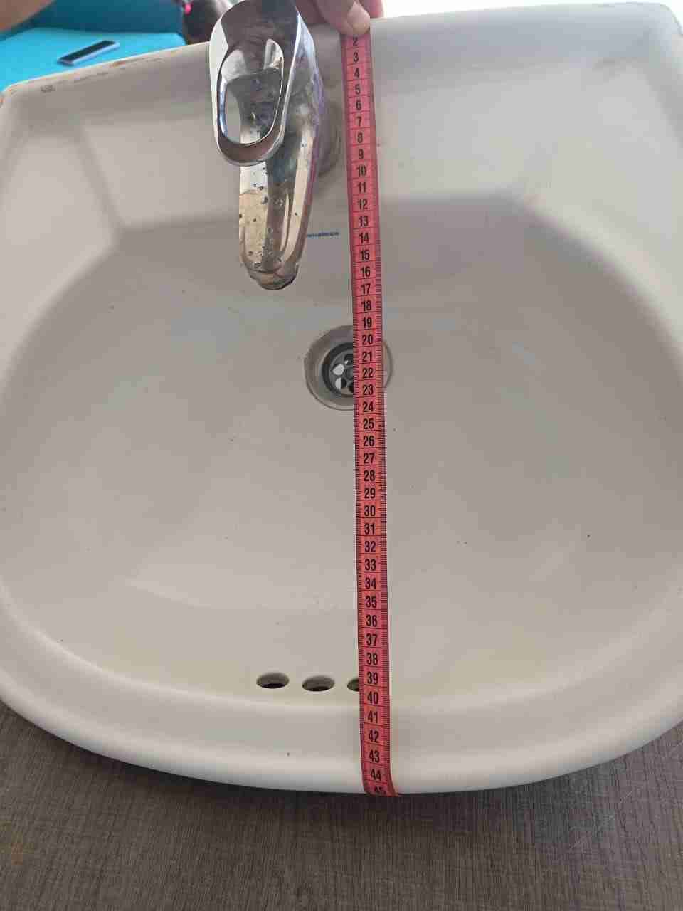 Lavamanos de cerámica con grifo - miniatura 2