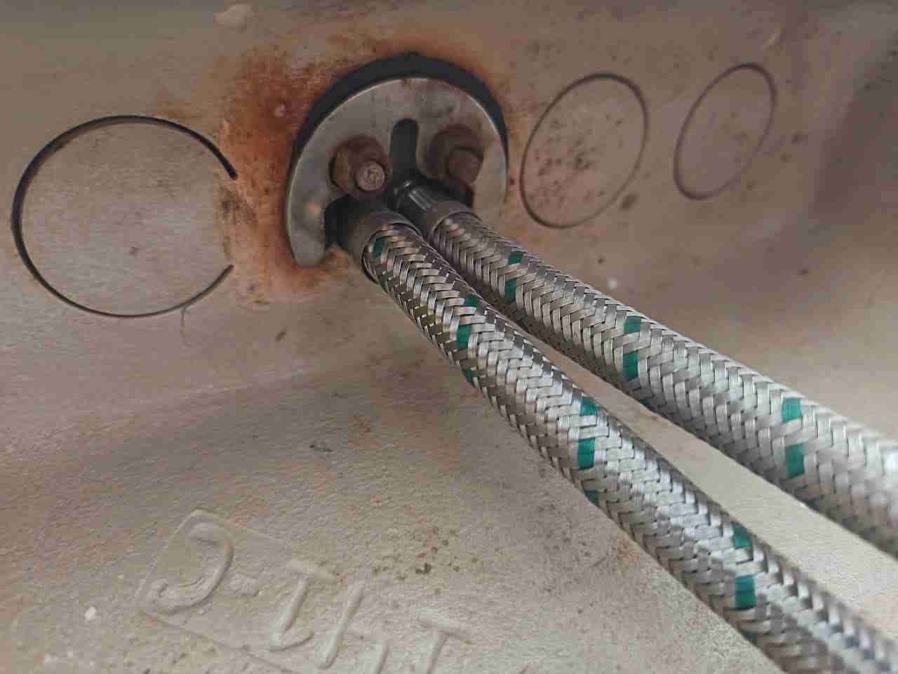 Lavamanos de cerámica con grifo - miniatura 5