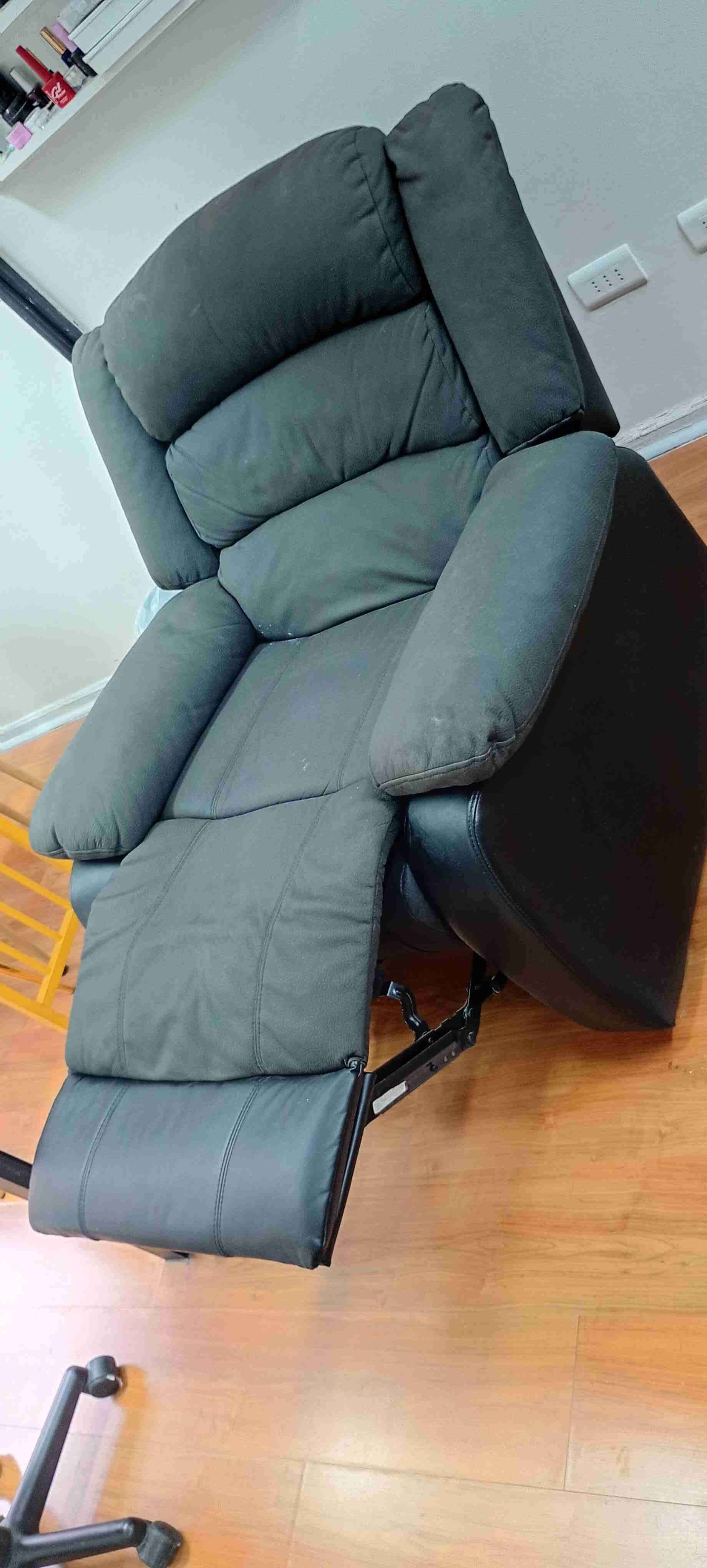 Sillón reclinable negro - miniatura 1