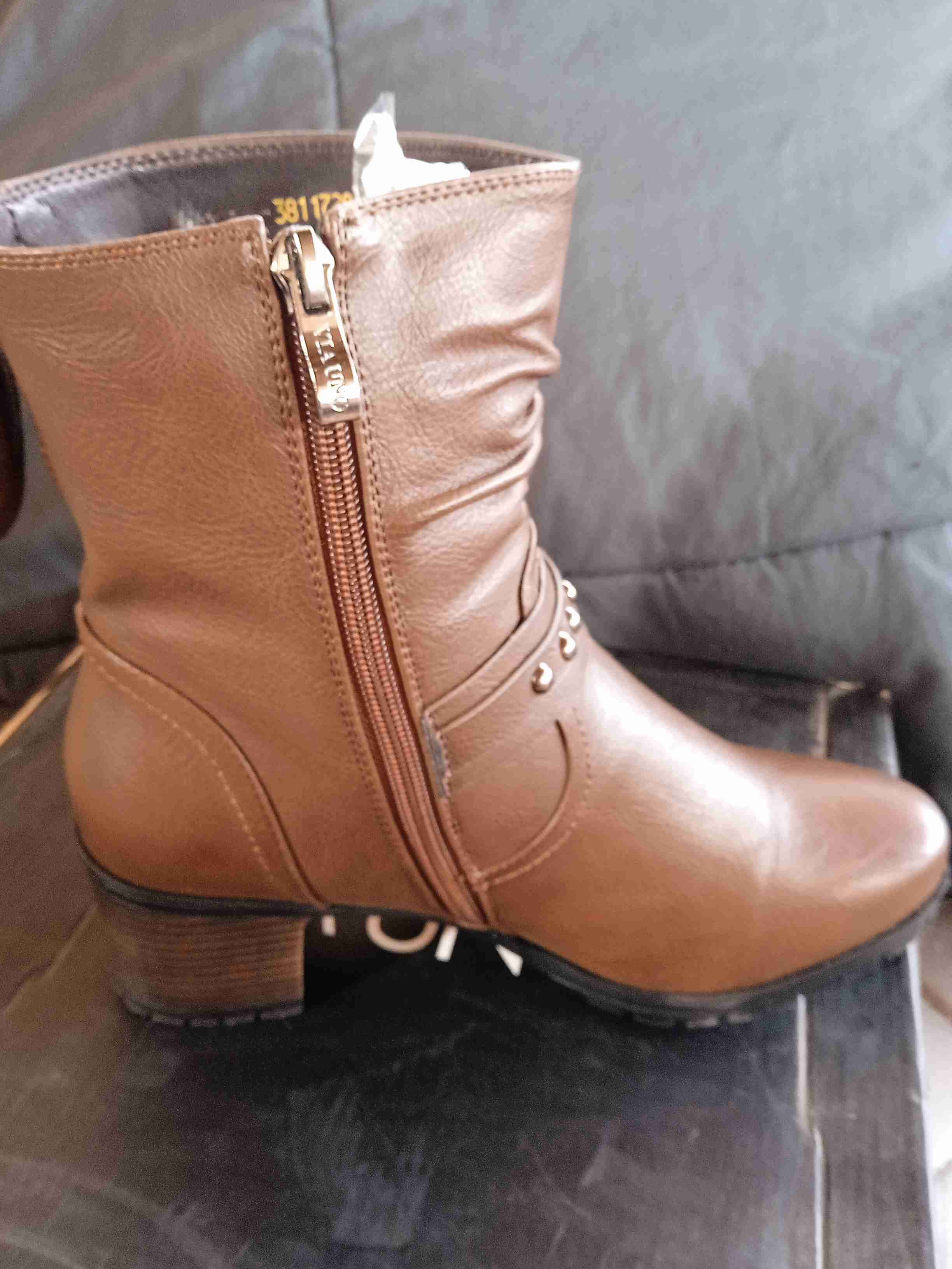 Botines marrones con tachas via uno - miniatura 2