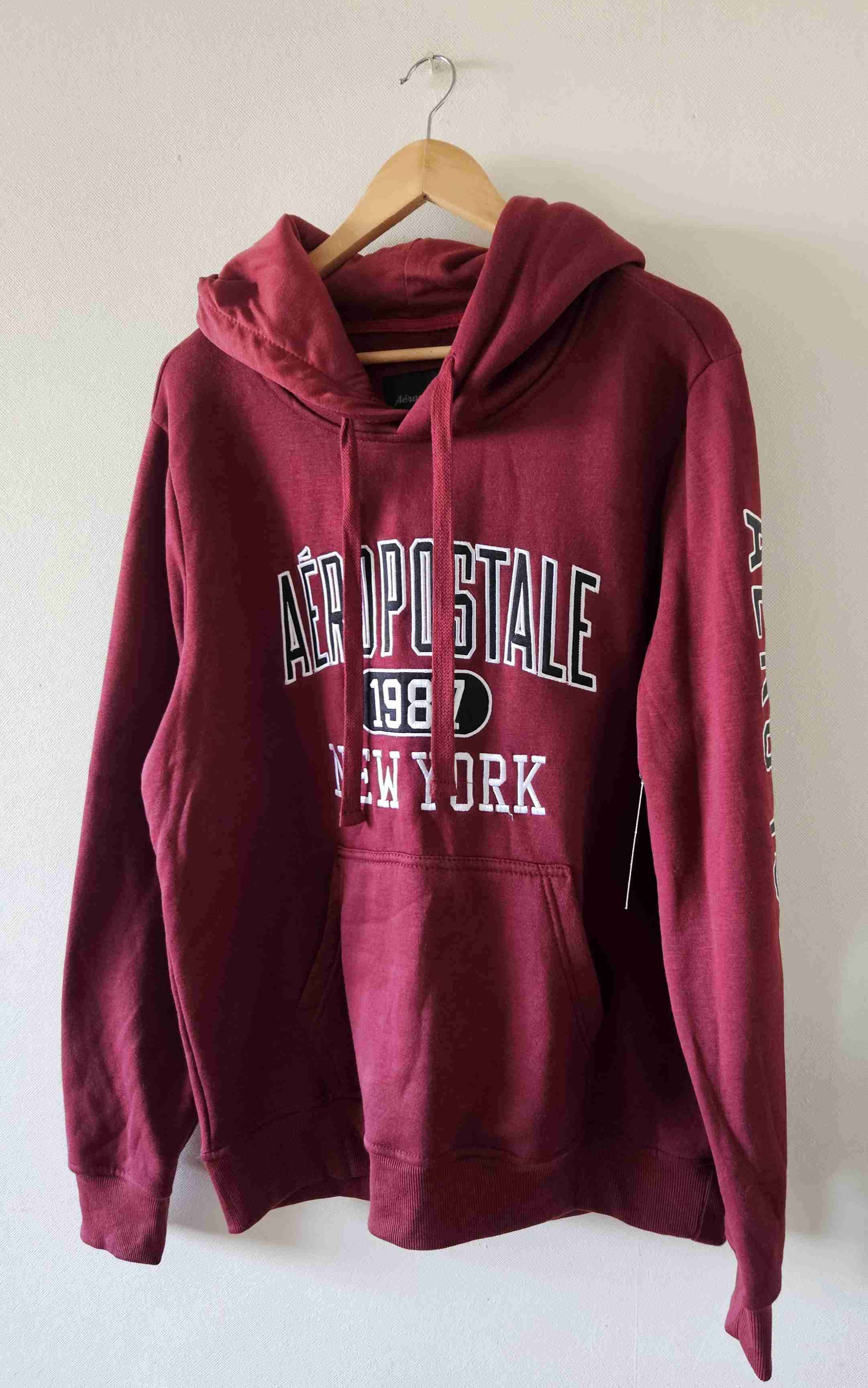 Polerón burdeo Aeropostale con capucha - miniatura 4