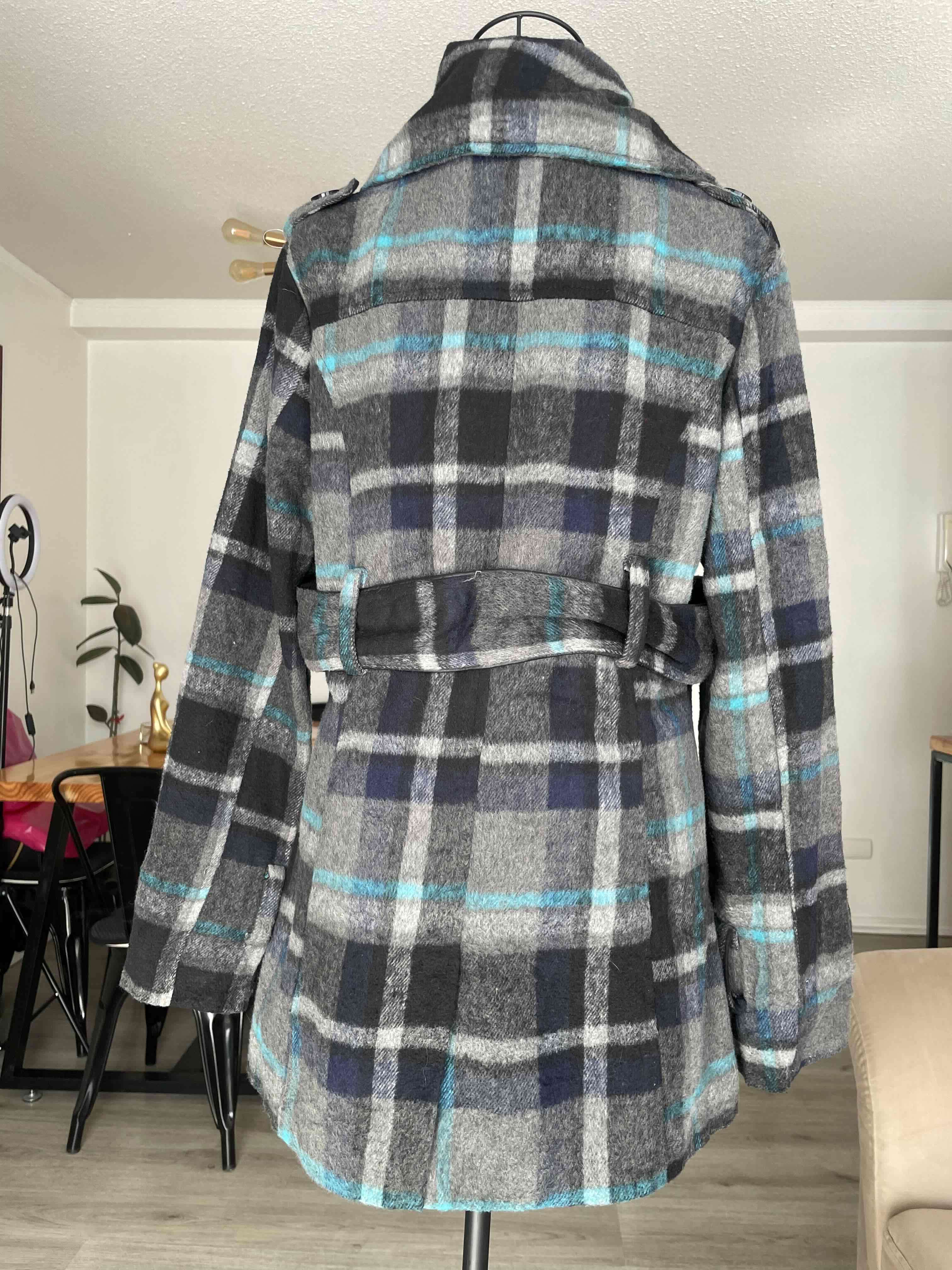 Abrigo a cuadros, talla L. - miniatura 2