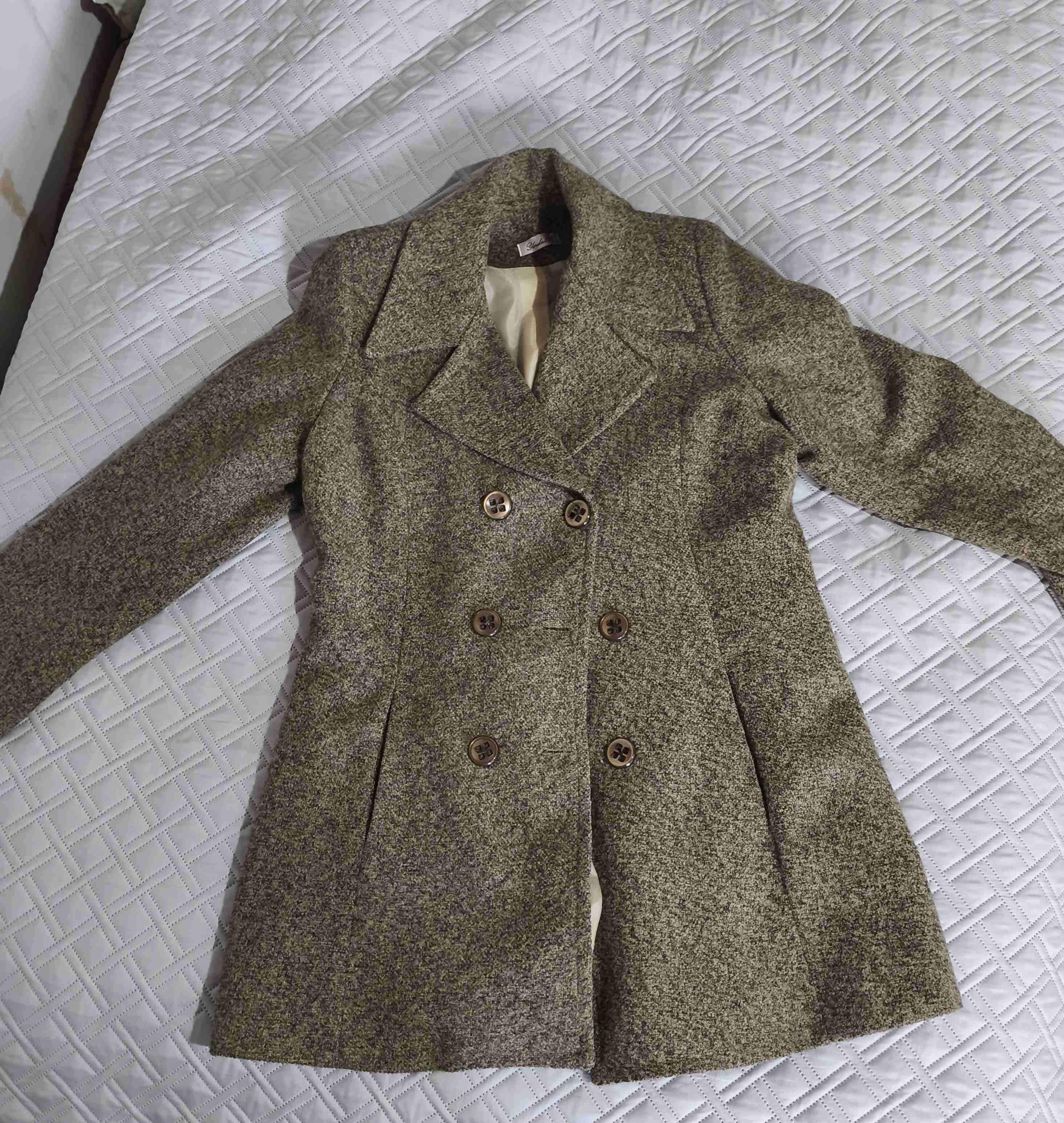 Abrigo rojo con capucha - miniatura 3