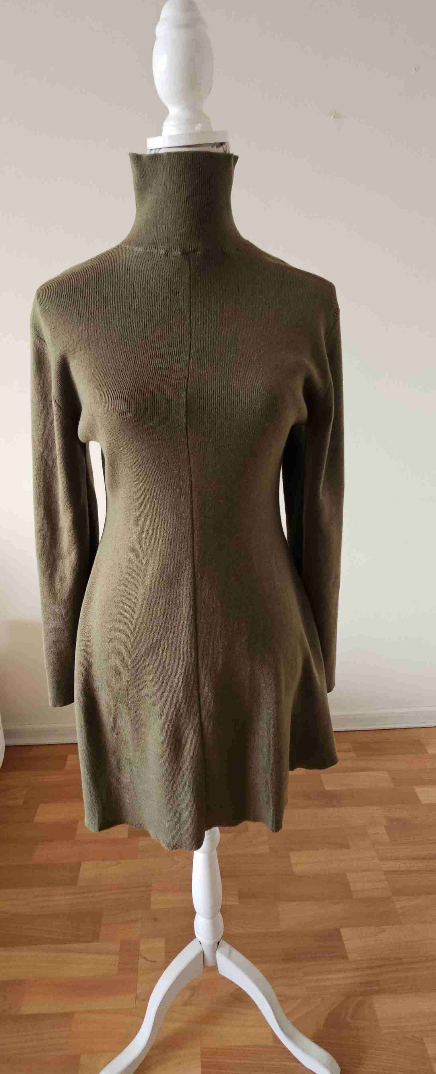 Vestido color caqui de cuello alto - miniatura 1