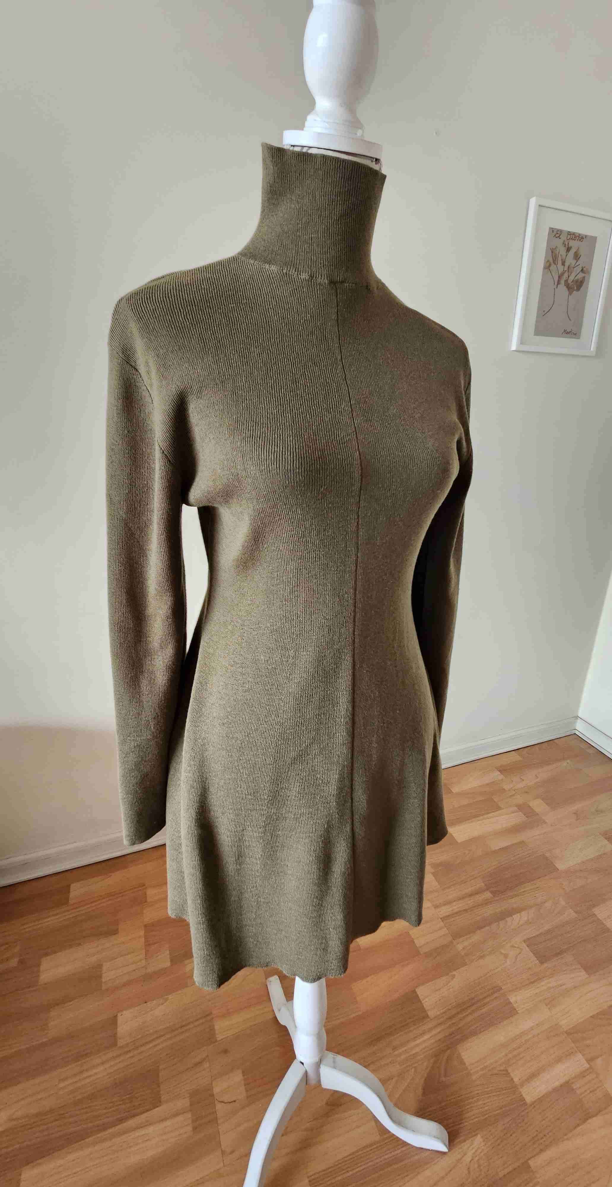 Vestido color caqui de cuello alto - miniatura 2