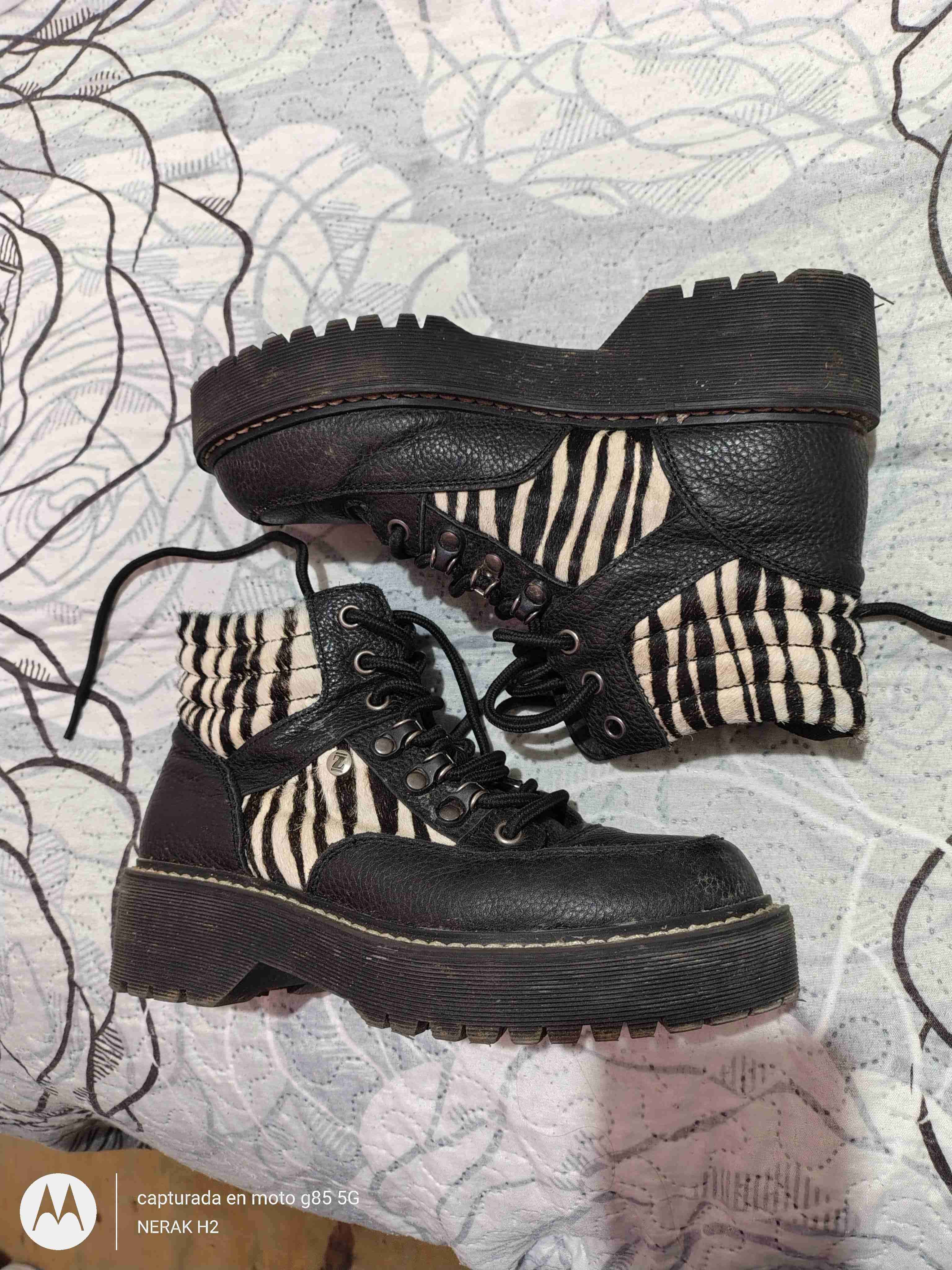 Botas de cuero con estampado cebra talla 36 - miniatura 1