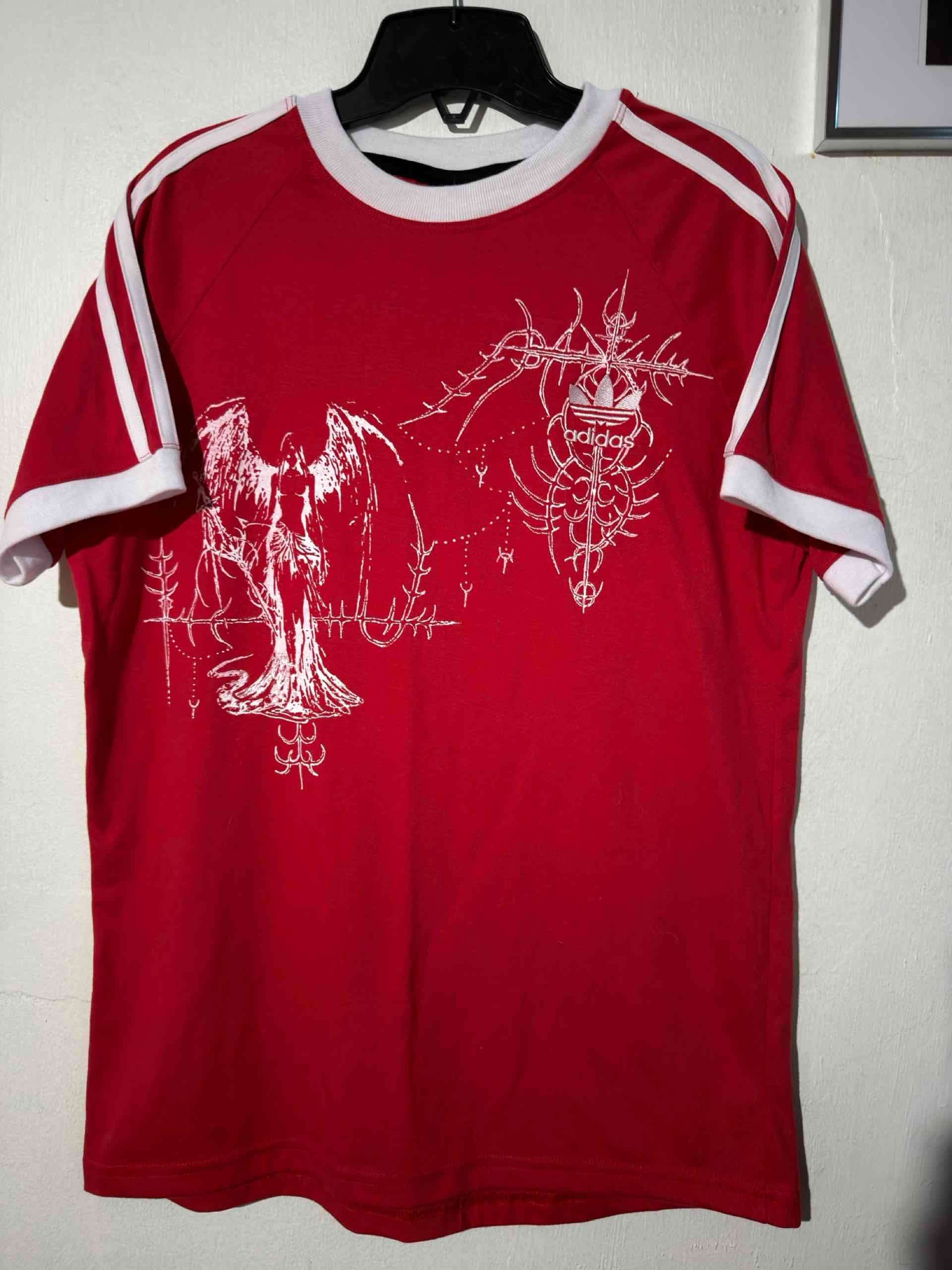 polera roja diseño gráfico estilo Y2K - miniatura 1