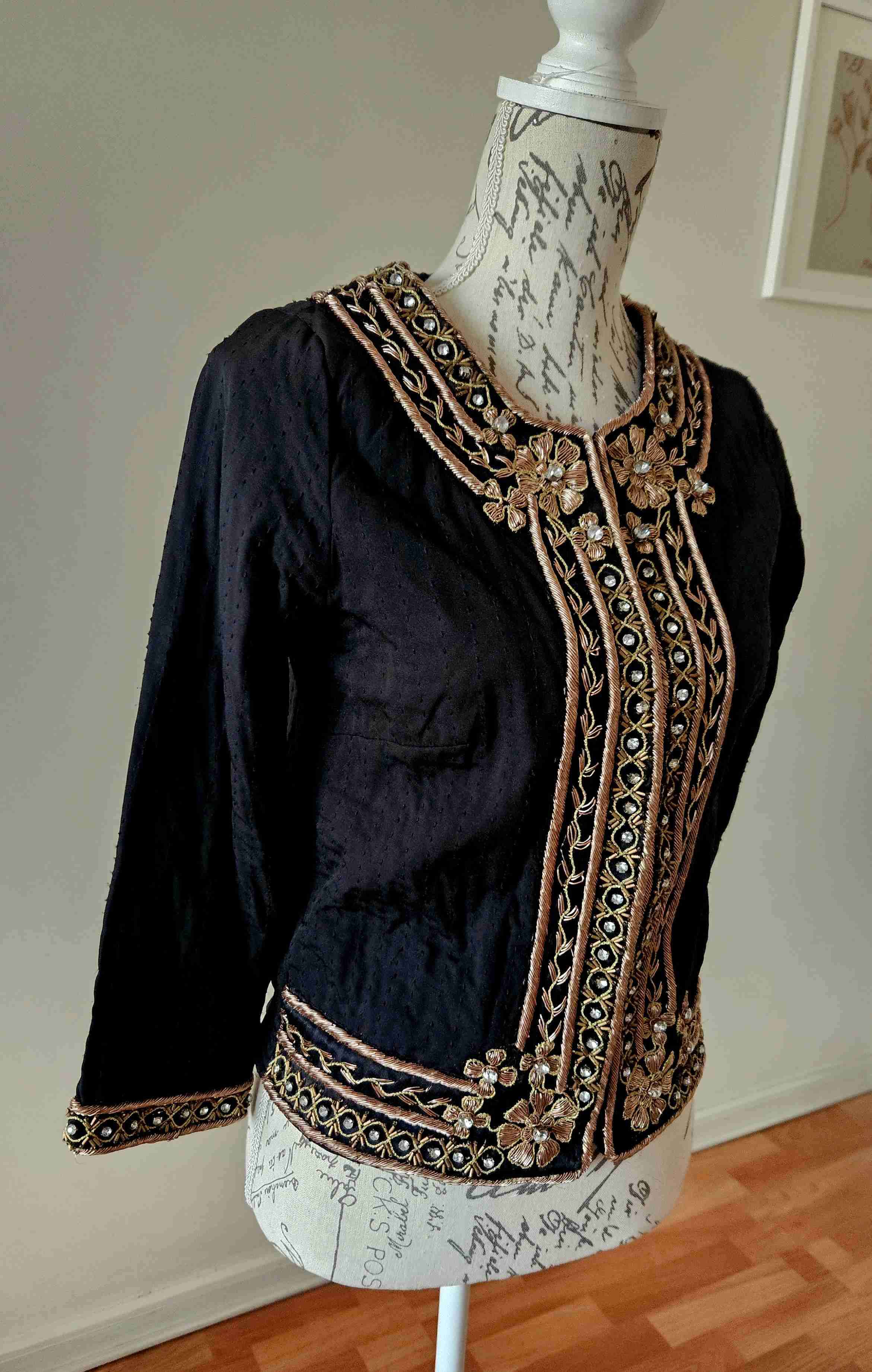 Chaqueta negra bordada Rapsodia - miniatura 3