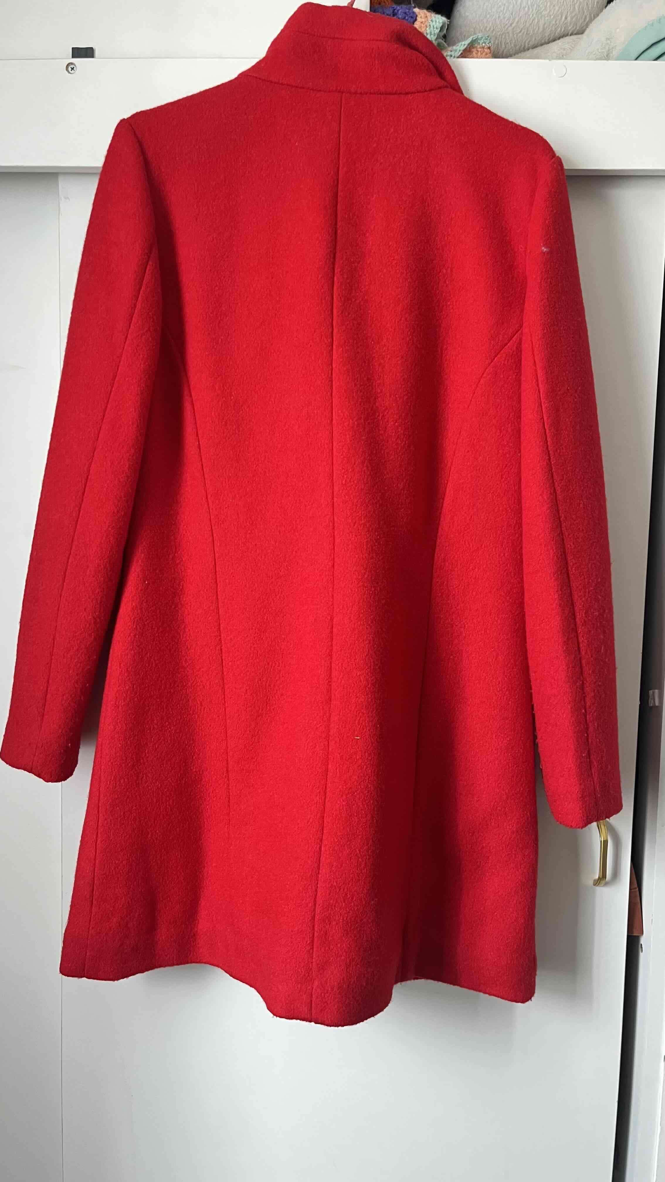 Abrigo rojo elegante - miniatura 1