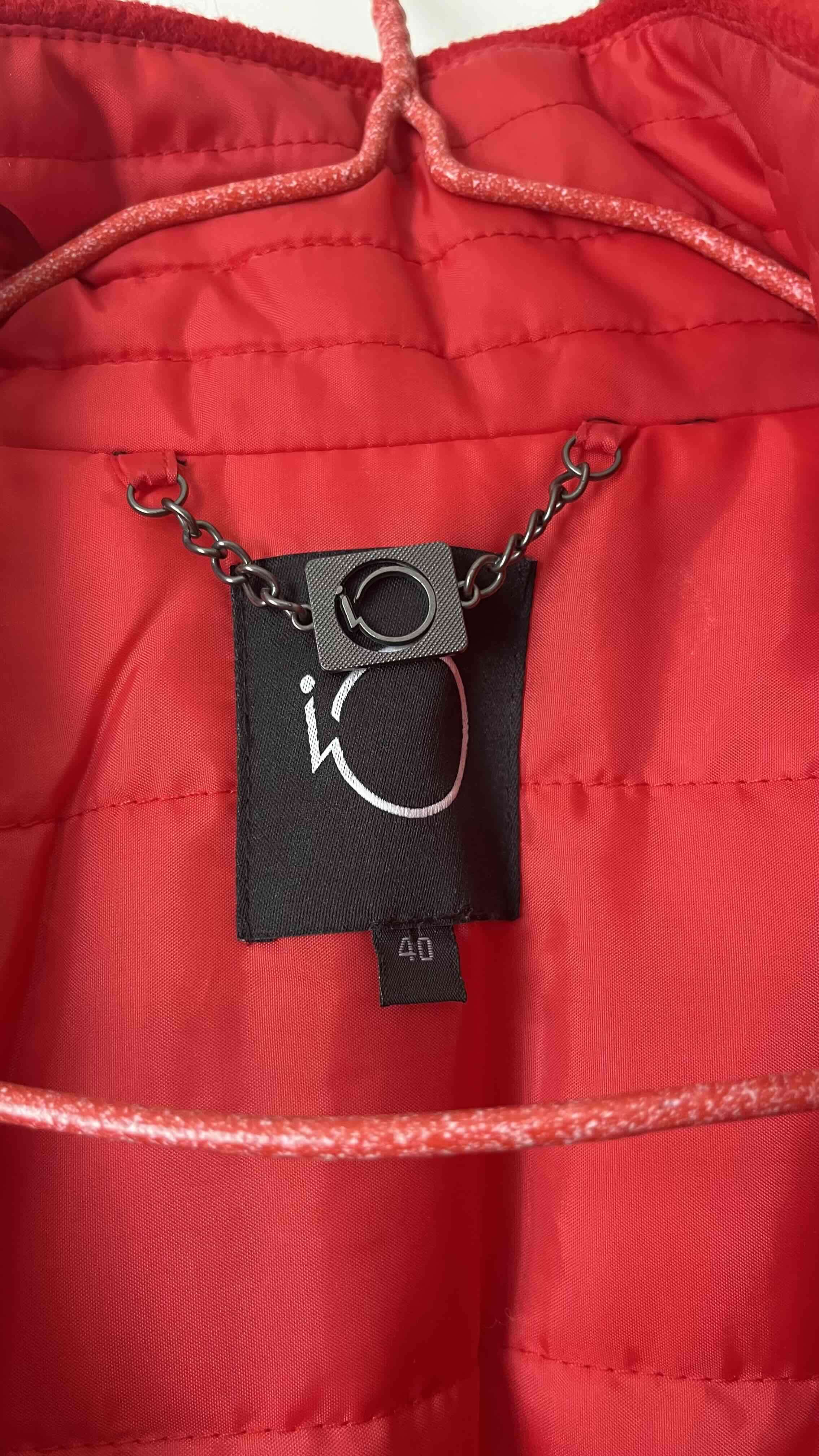 Abrigo rojo elegante - miniatura 2