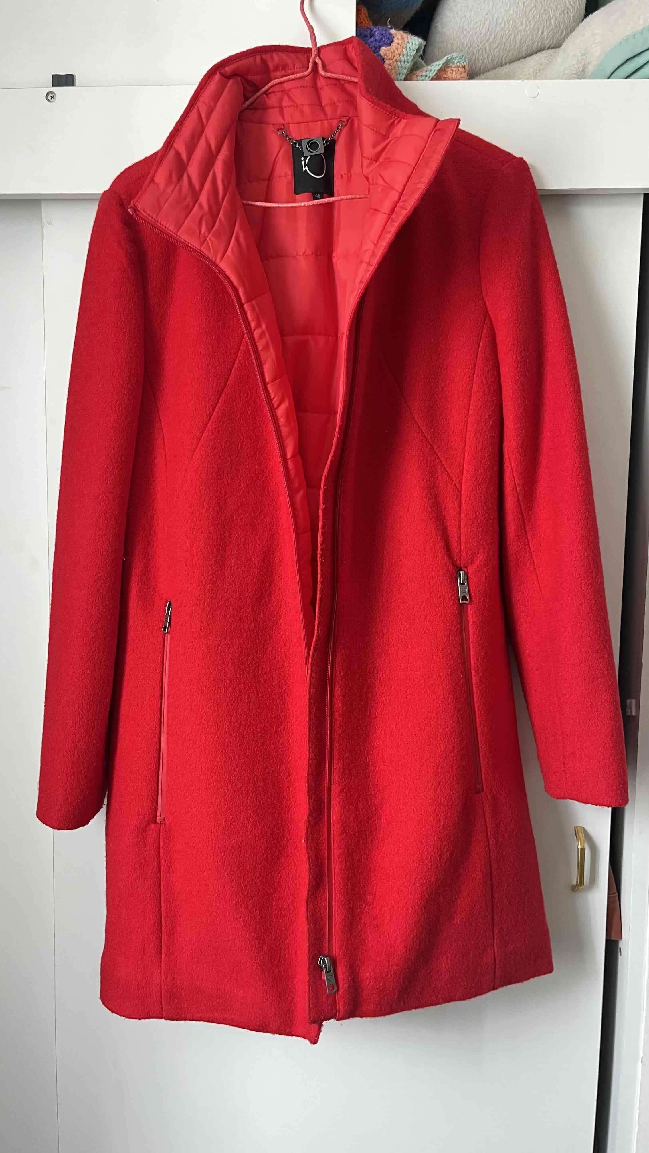 Abrigo rojo elegante - miniatura 3