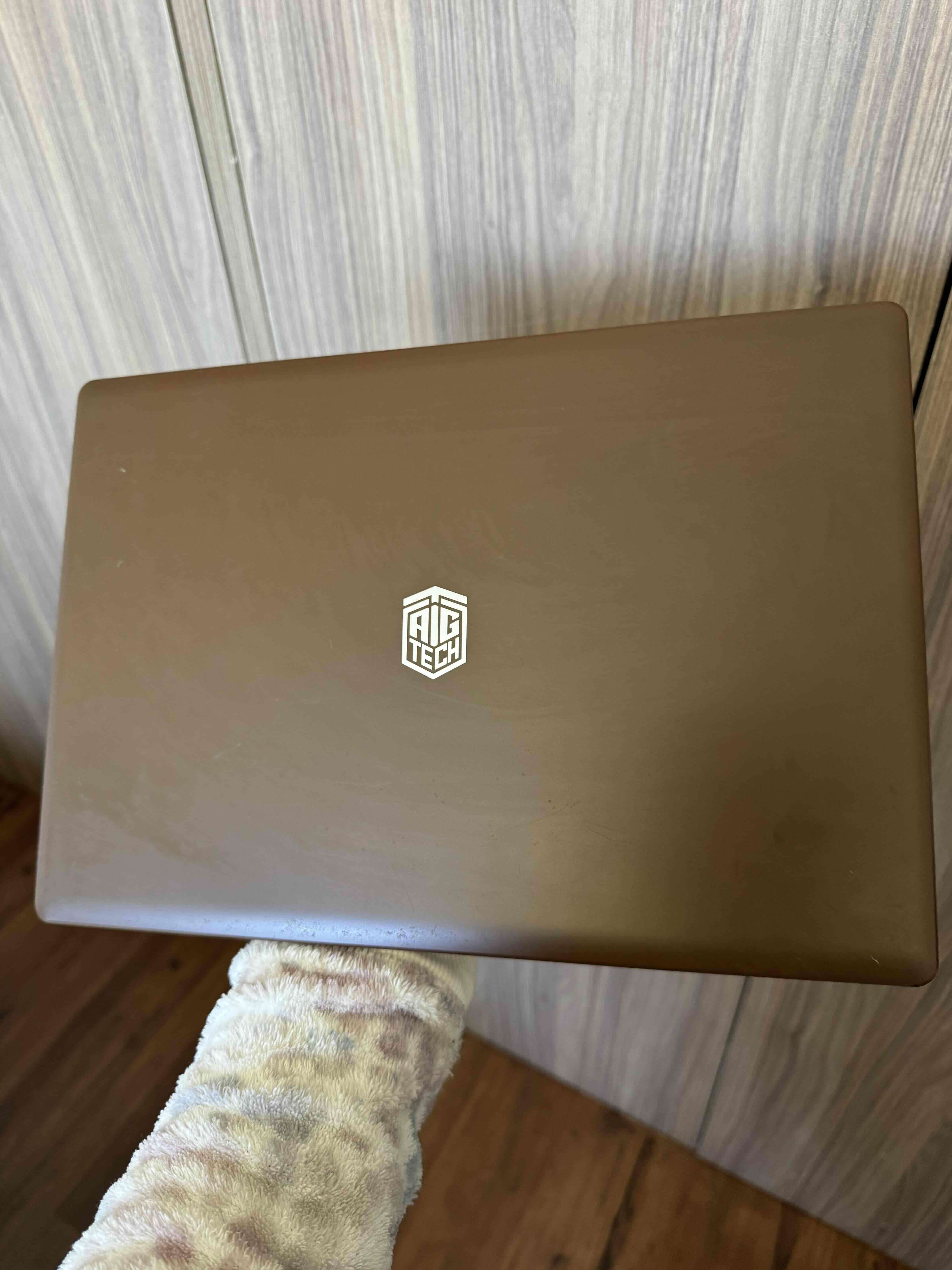 Notebook Tag-Tech marrón en buen estado - miniatura 5