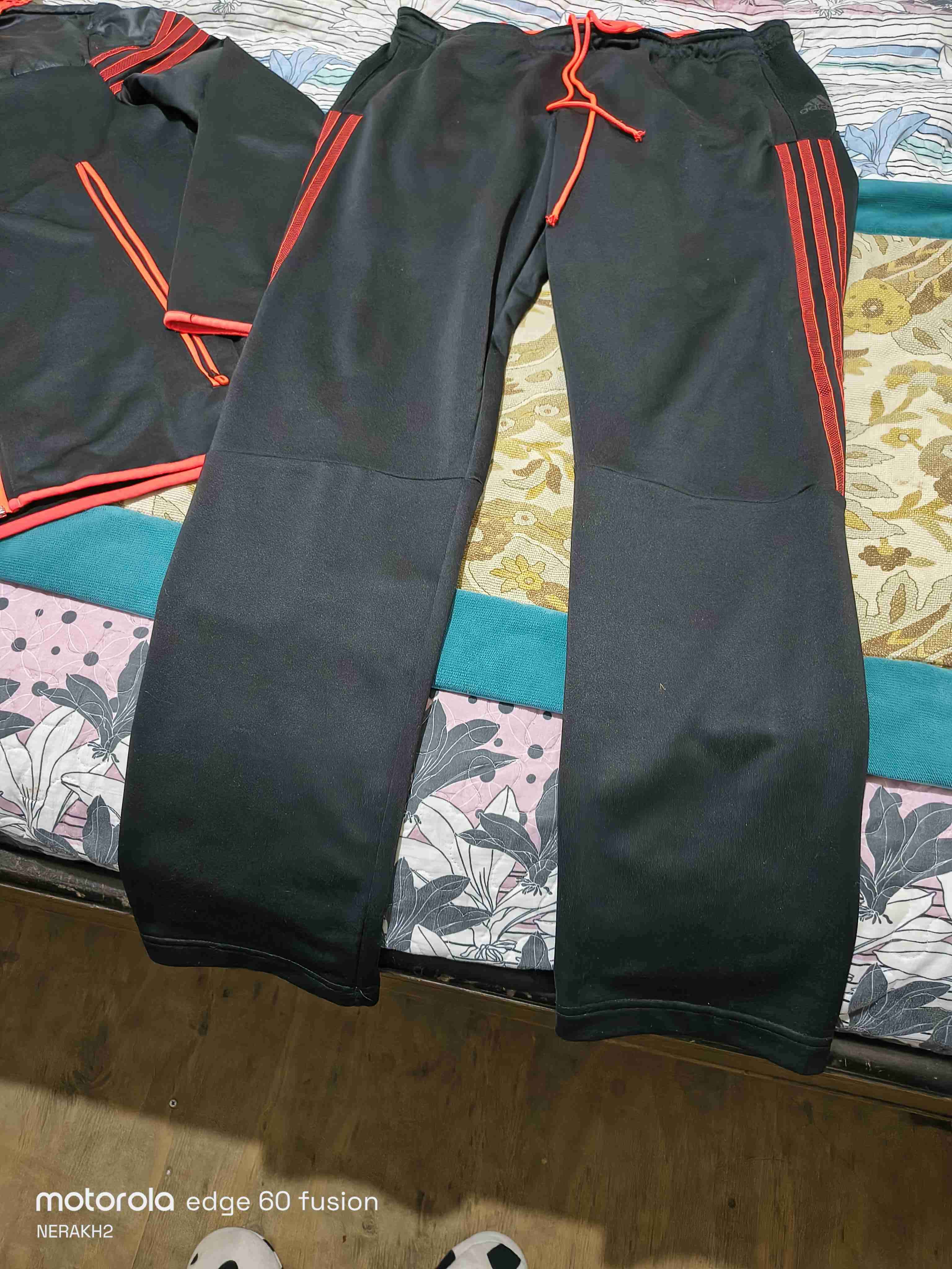 Conjunto deportivo negro y naranjo original - miniatura 4