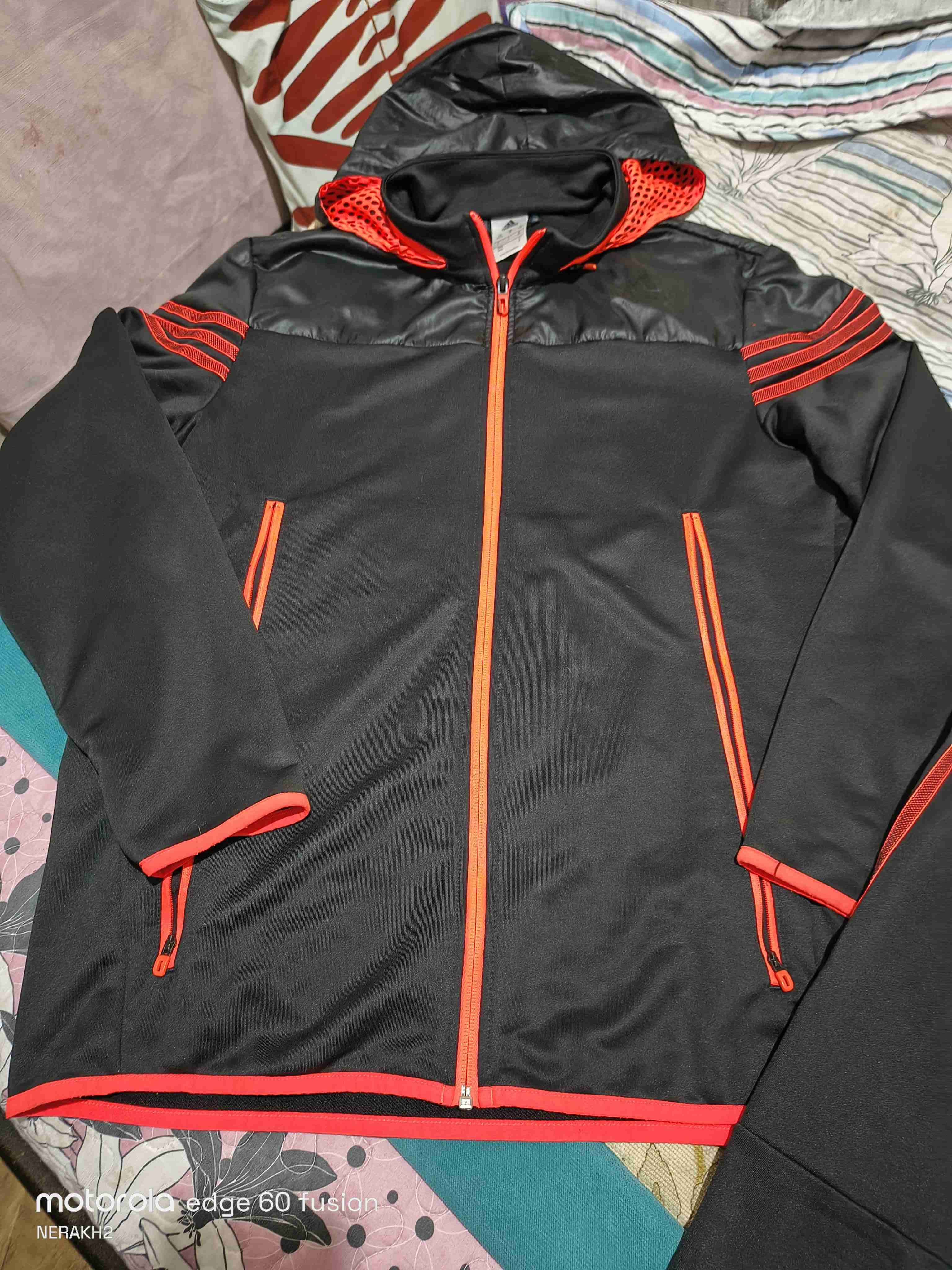 Conjunto deportivo negro y naranjo original - miniatura 5