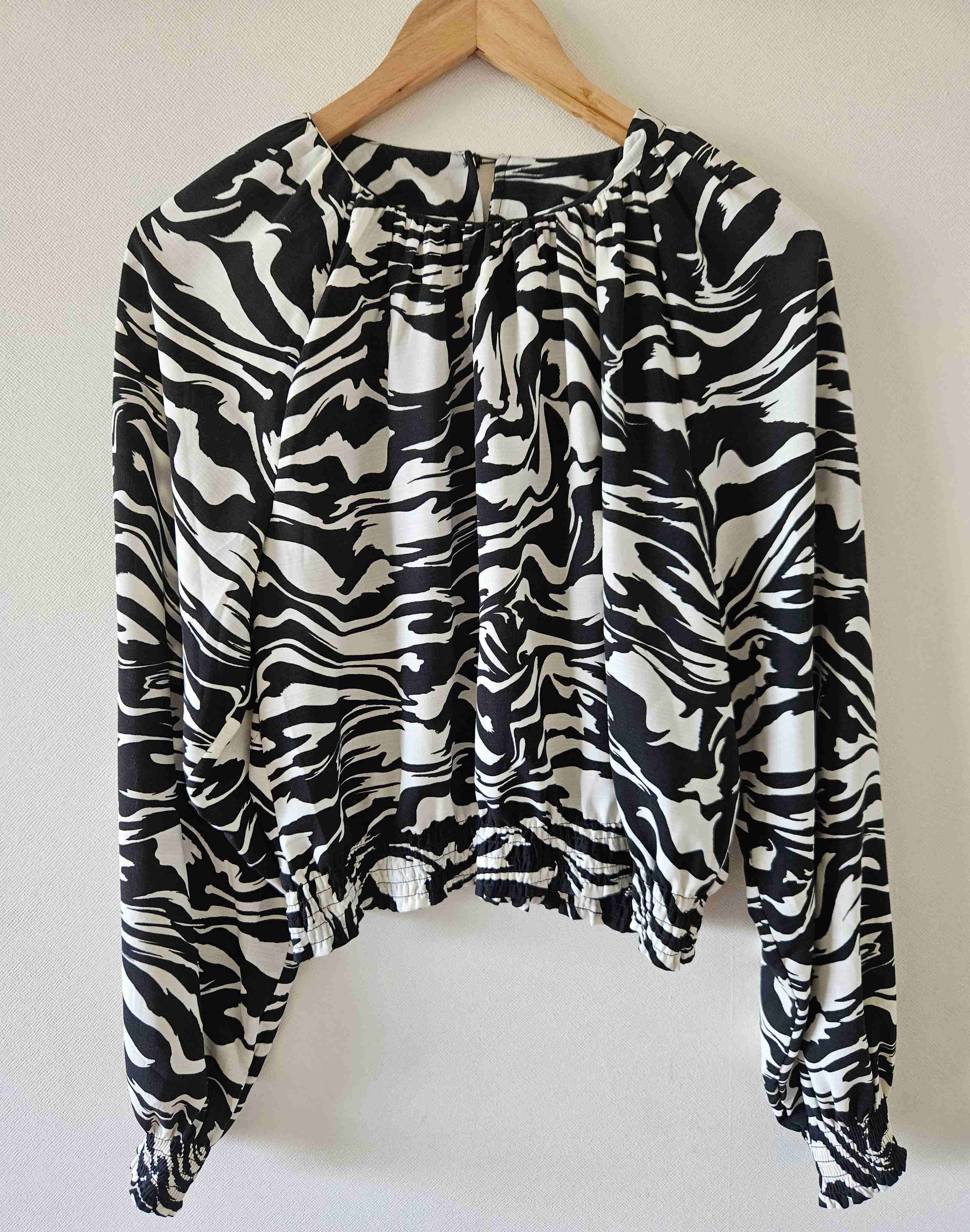 Blusa estampado animal print - miniatura 1