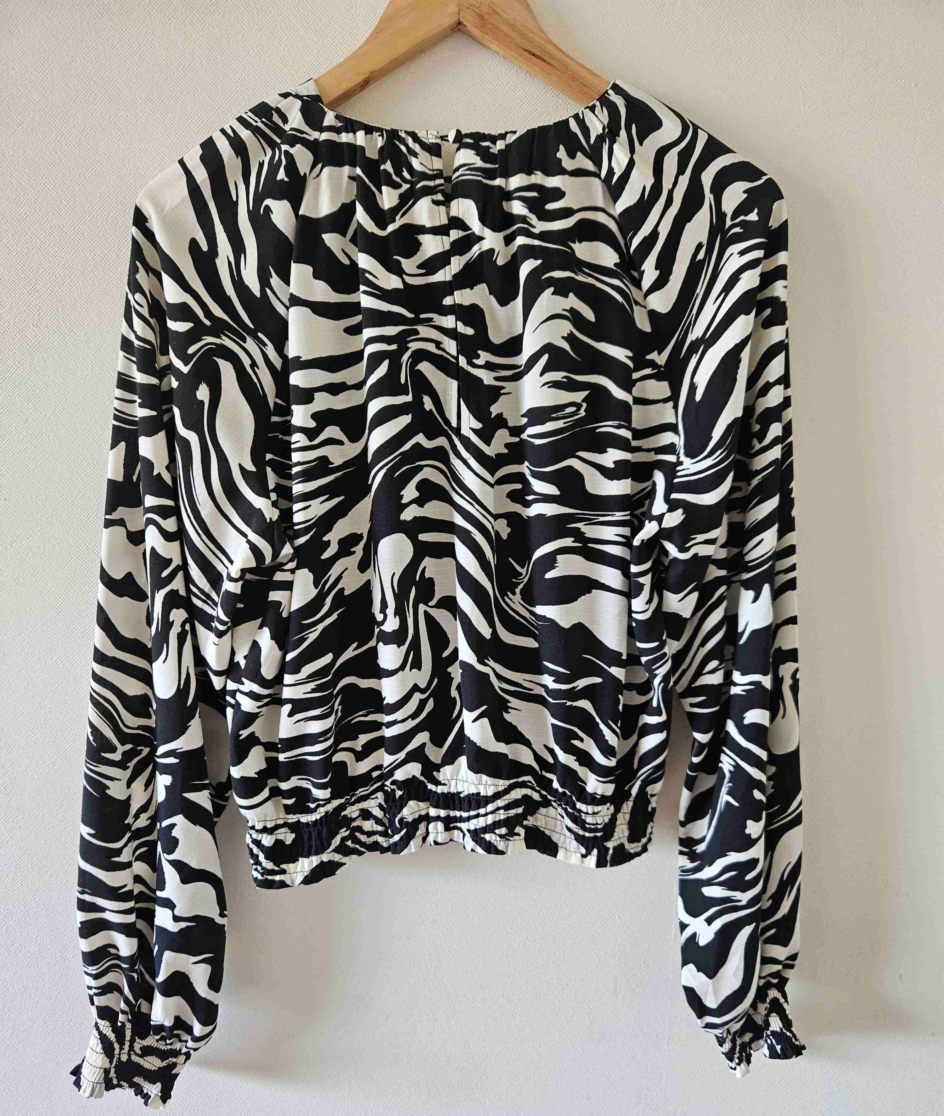 Blusa estampado animal print - miniatura 2