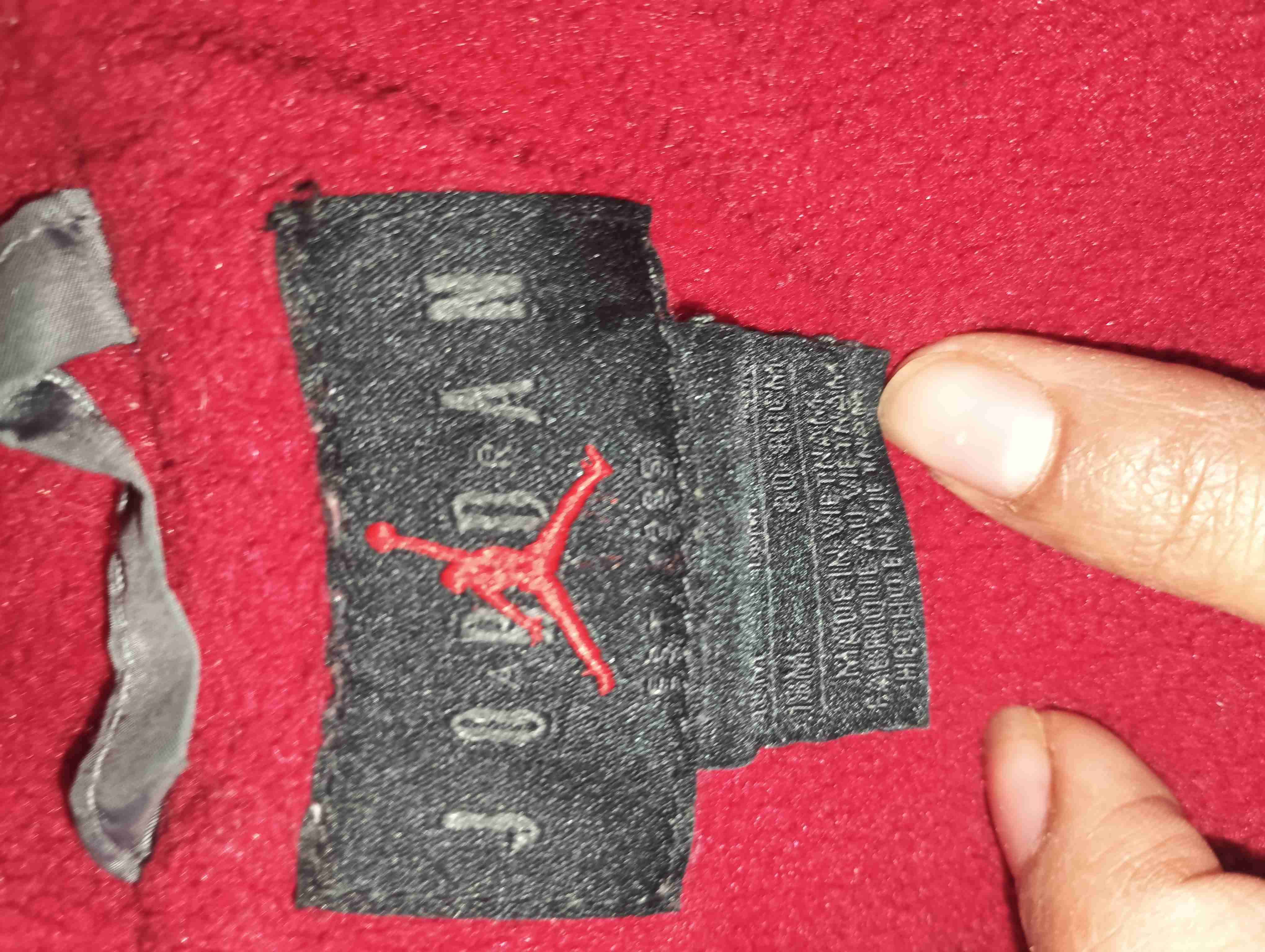 Chaqueta negra con capucha jordan - miniatura 2