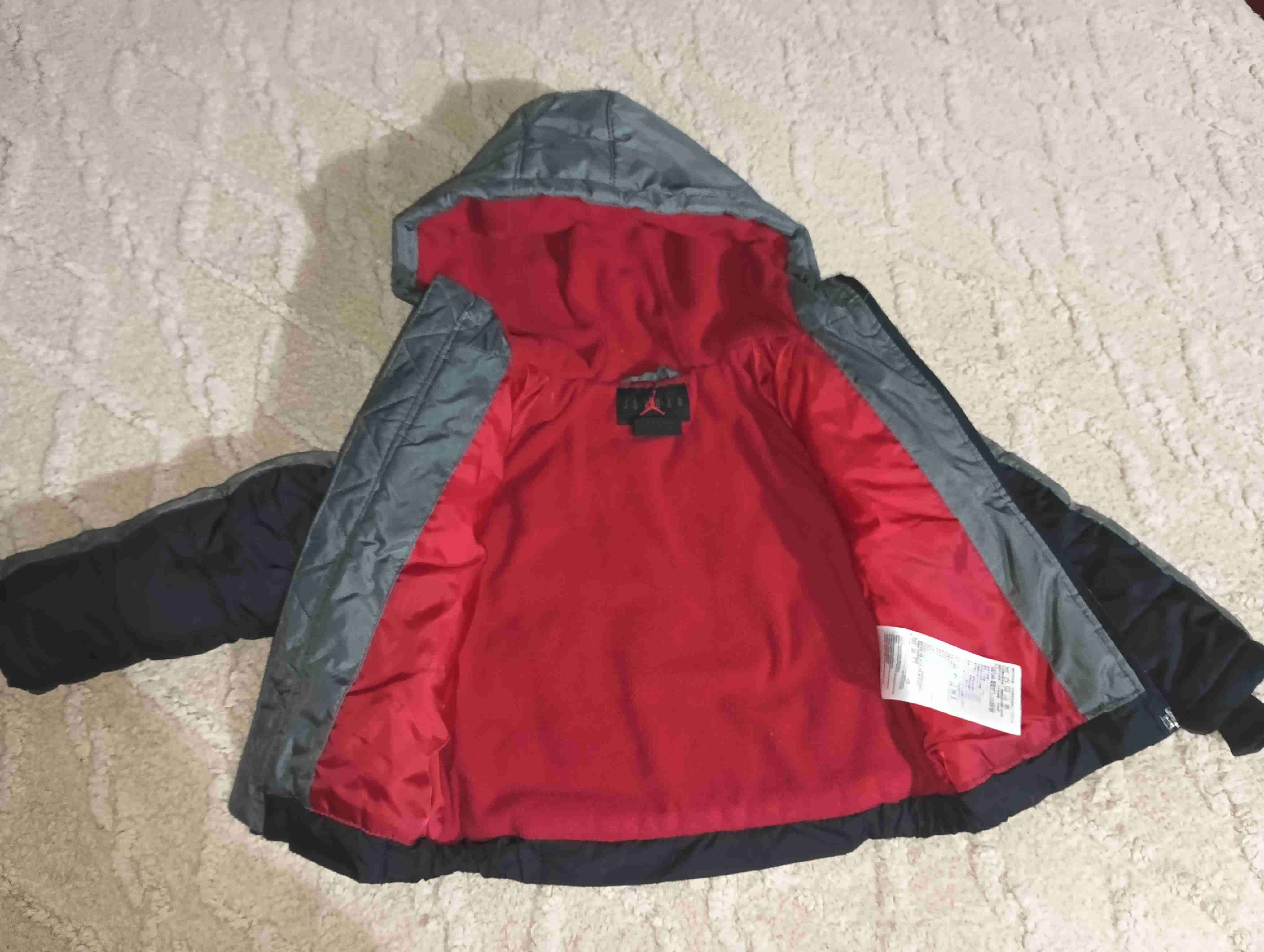 Chaqueta negra con capucha jordan - miniatura 3